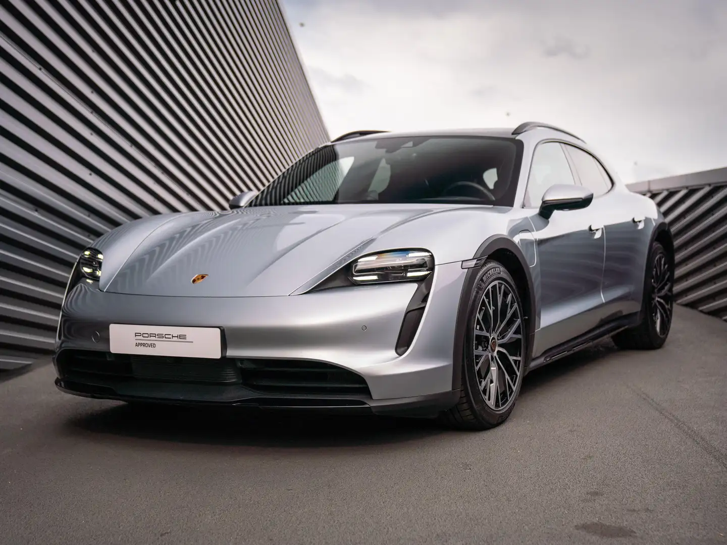 Porsche Taycan 4 Cross Turismo Argent - 1