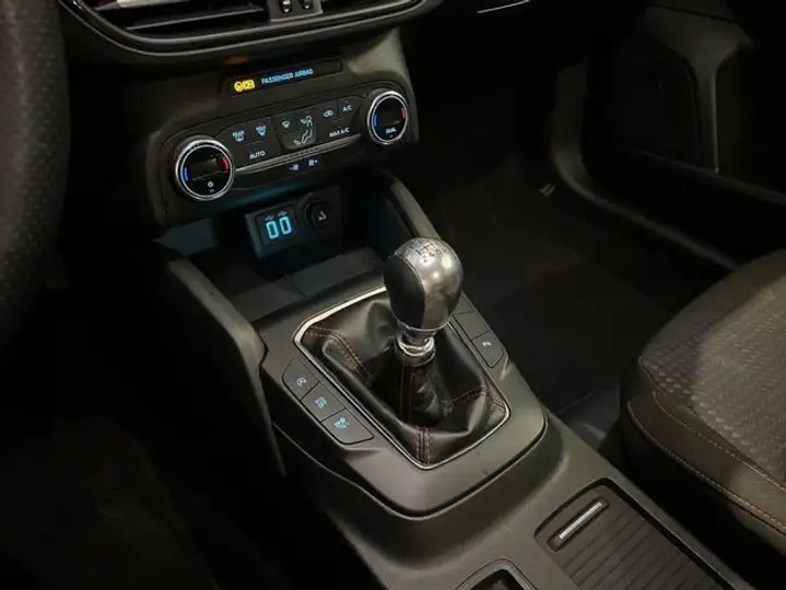 Ford Focus 1.0 Ecoboost ST-Line 2021, foto 23