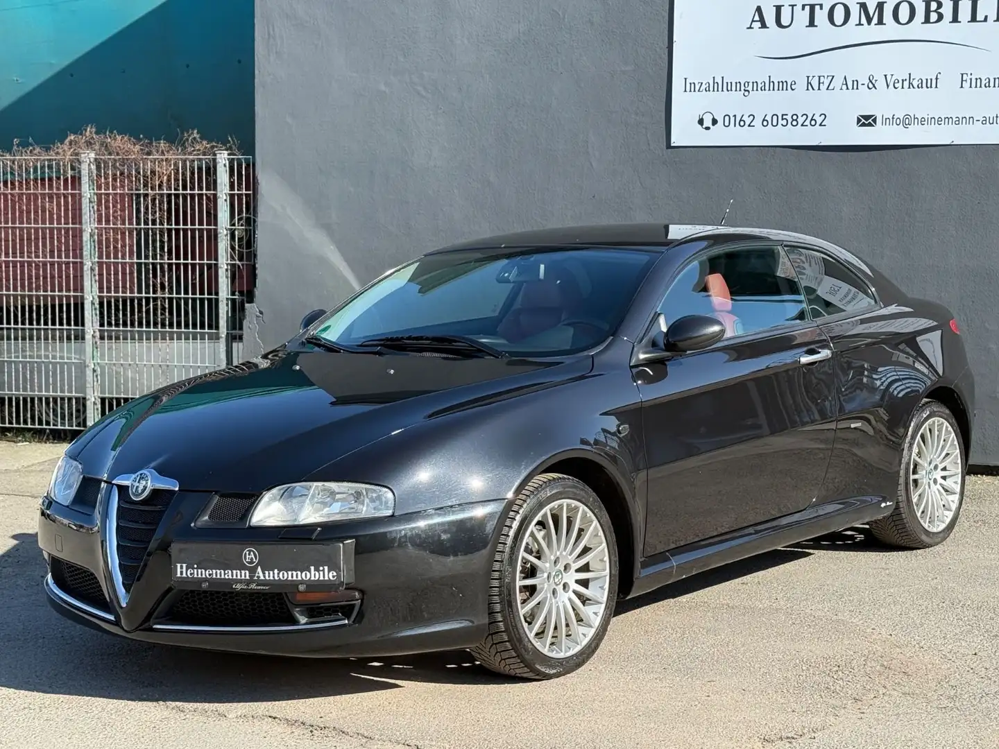 Alfa Romeo GT 2.0 16V JTS Design by Bertone *LEDER*BOSE*PDC Schwarz - 1