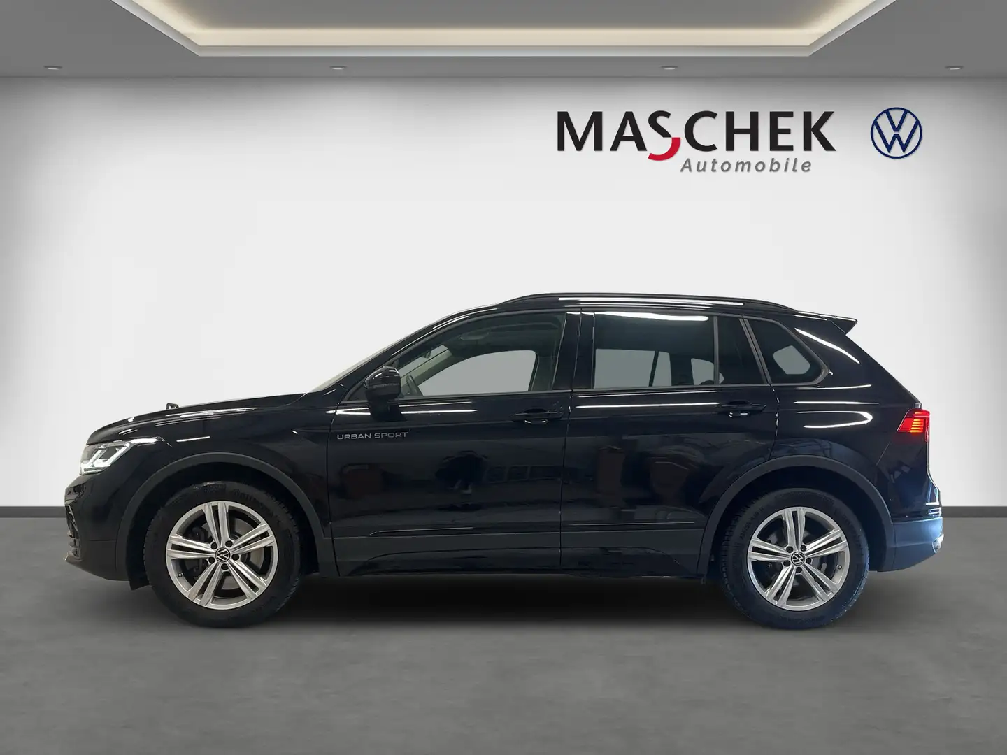Volkswagen Tiguan Urban Sport 2.0 TDI Matrix Pano HUD VC DAB RearVie Noir - 2