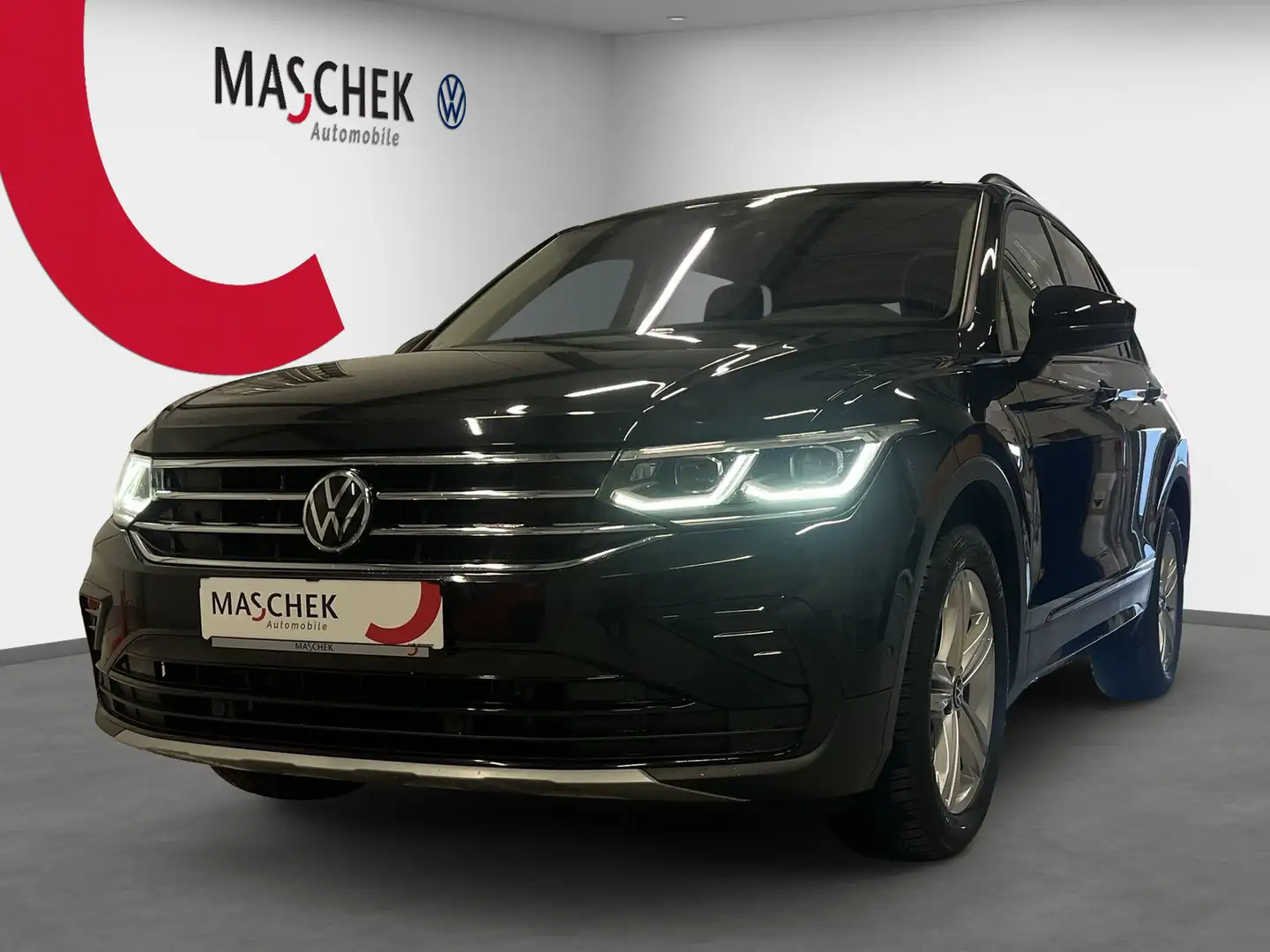Volkswagen Tiguan Urban Sport 2.0 TDI Matrix Pano HUD VC DAB RearVie Noir - 1