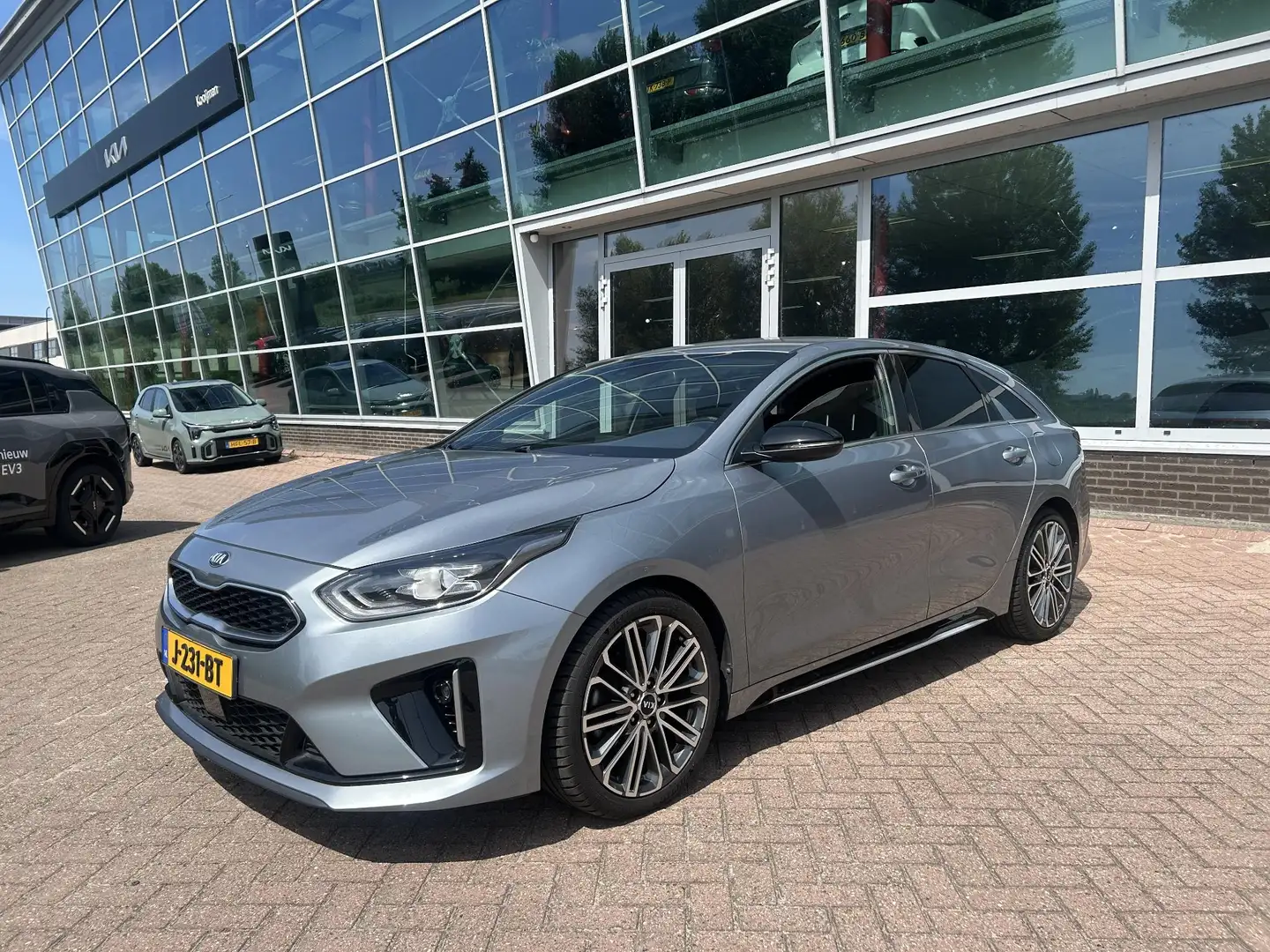 Kia ProCeed / pro_cee'd 1.4 T-GDI GT-PlusLine AUTOMAAT, PANO, DEALERONDERH Grijs - 2