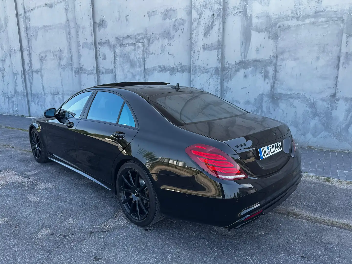 Mercedes-Benz S 63 AMG 4-Matic Driver's P.Chau.B.High-End Schwarz - 2