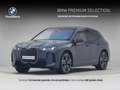 BMW iX xDrive60 112 kWh incl. Klasse 5 Alarmsysteem Blauw - thumbnail 1