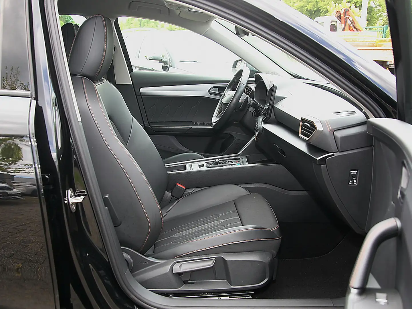 CUPRA Formentor 1.5 TSI DSG LED PDC VIRT SHZ APP Schwarz - 2