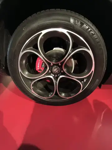 Alfa Romeo Stelvio view 3