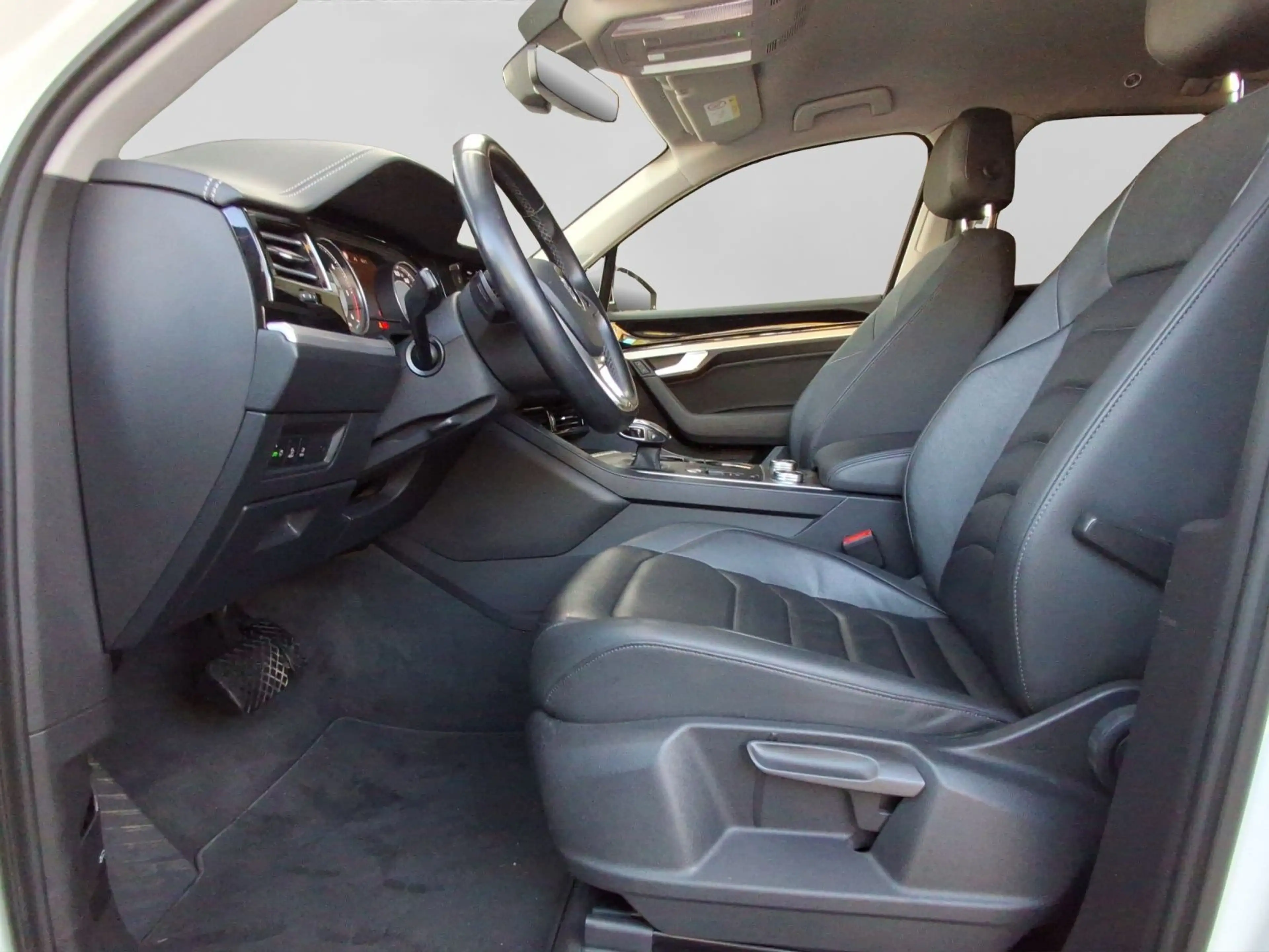 Volkswagen Touareg 3.0 TDI 4M AHK LM18 KAMERA LUFT LEDER — photo 11