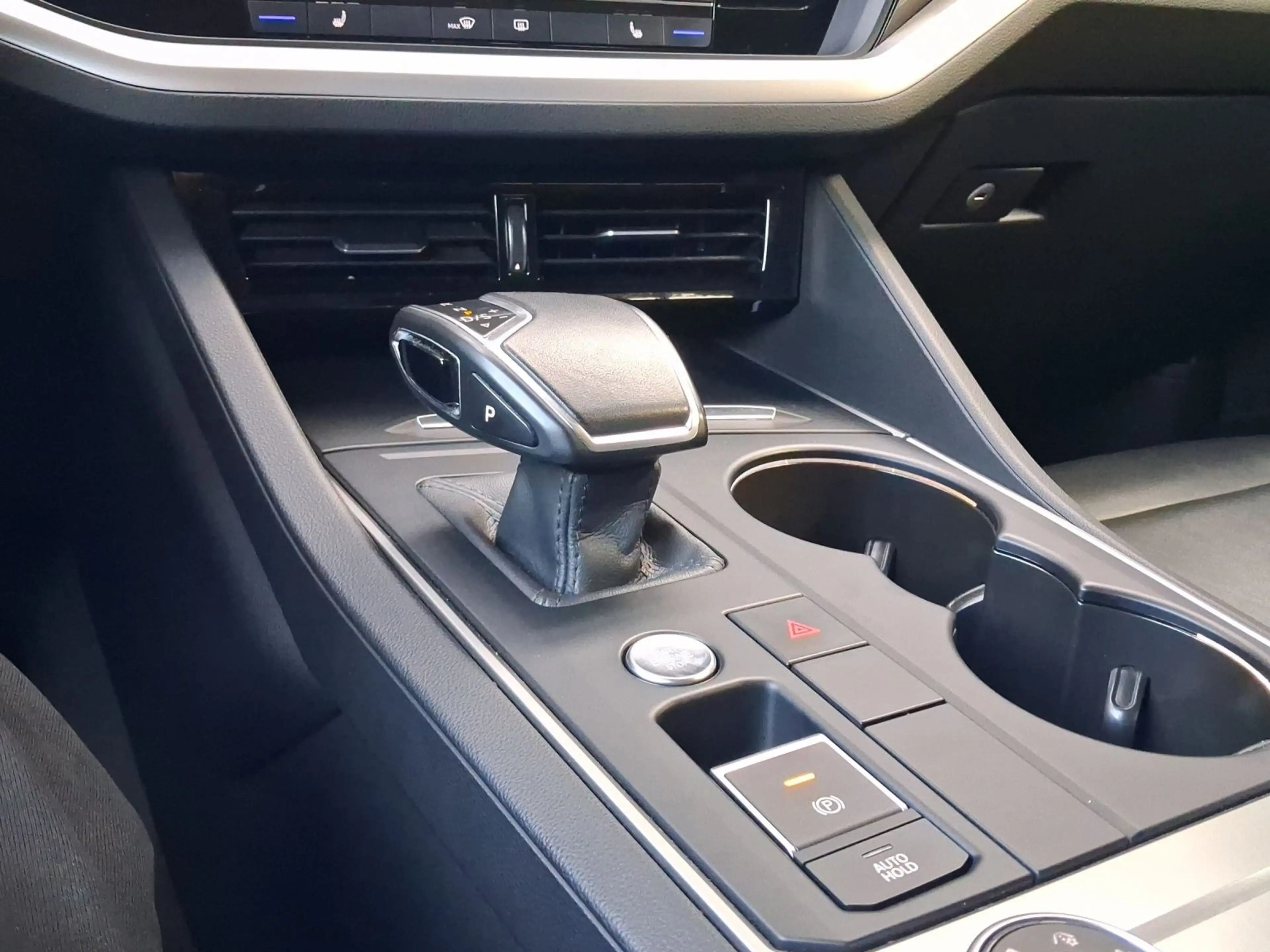 Volkswagen Touareg 3.0 TDI 4M AHK LM18 KAMERA LUFT LEDER — photo 5
