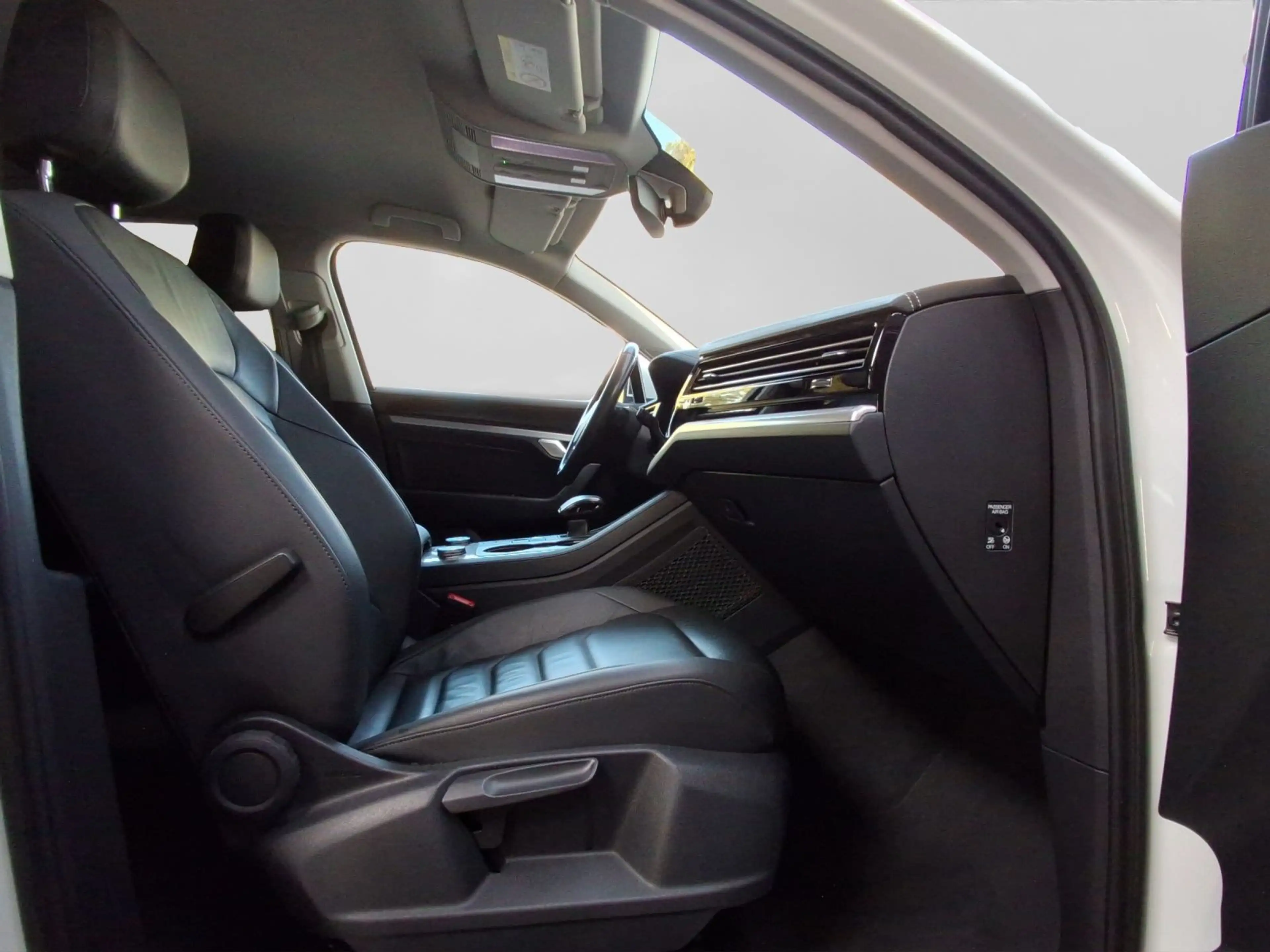 Volkswagen Touareg 3.0 TDI 4M AHK LM18 KAMERA LUFT LEDER — photo 12