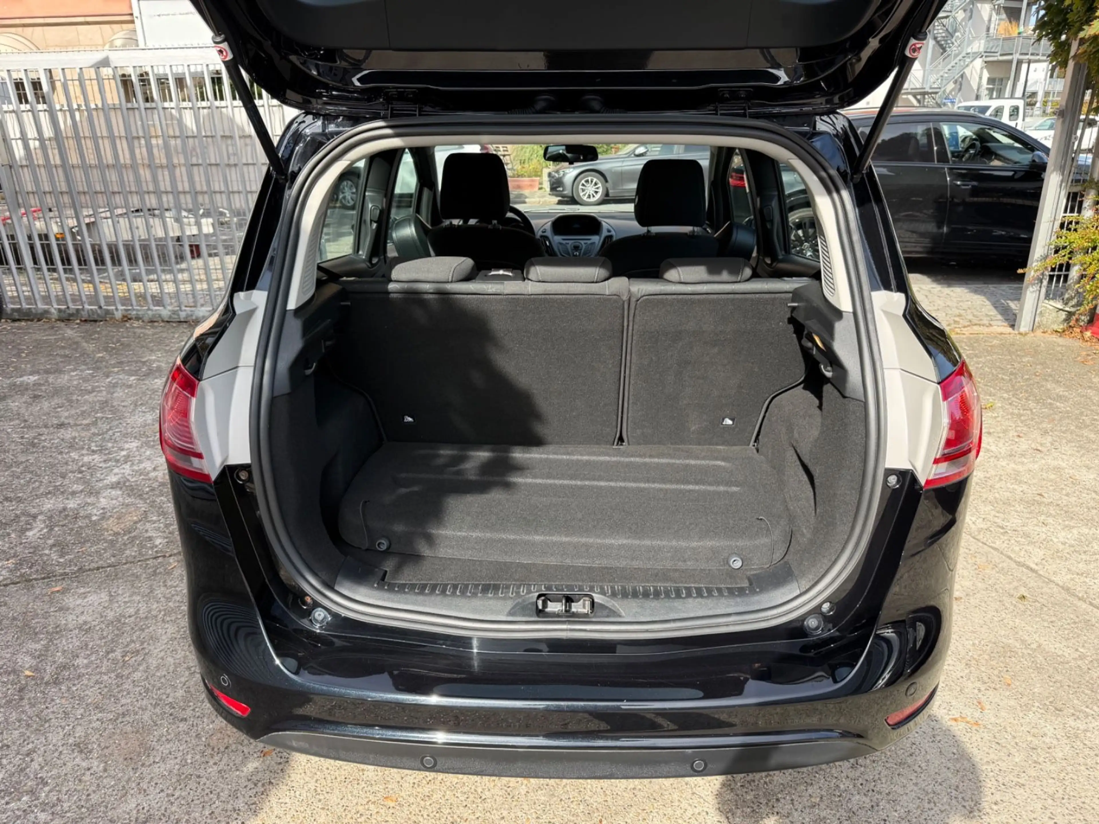 Ford B-Max B-MAX Sync Edition/2x Schiebetür/8-fach — photo 8