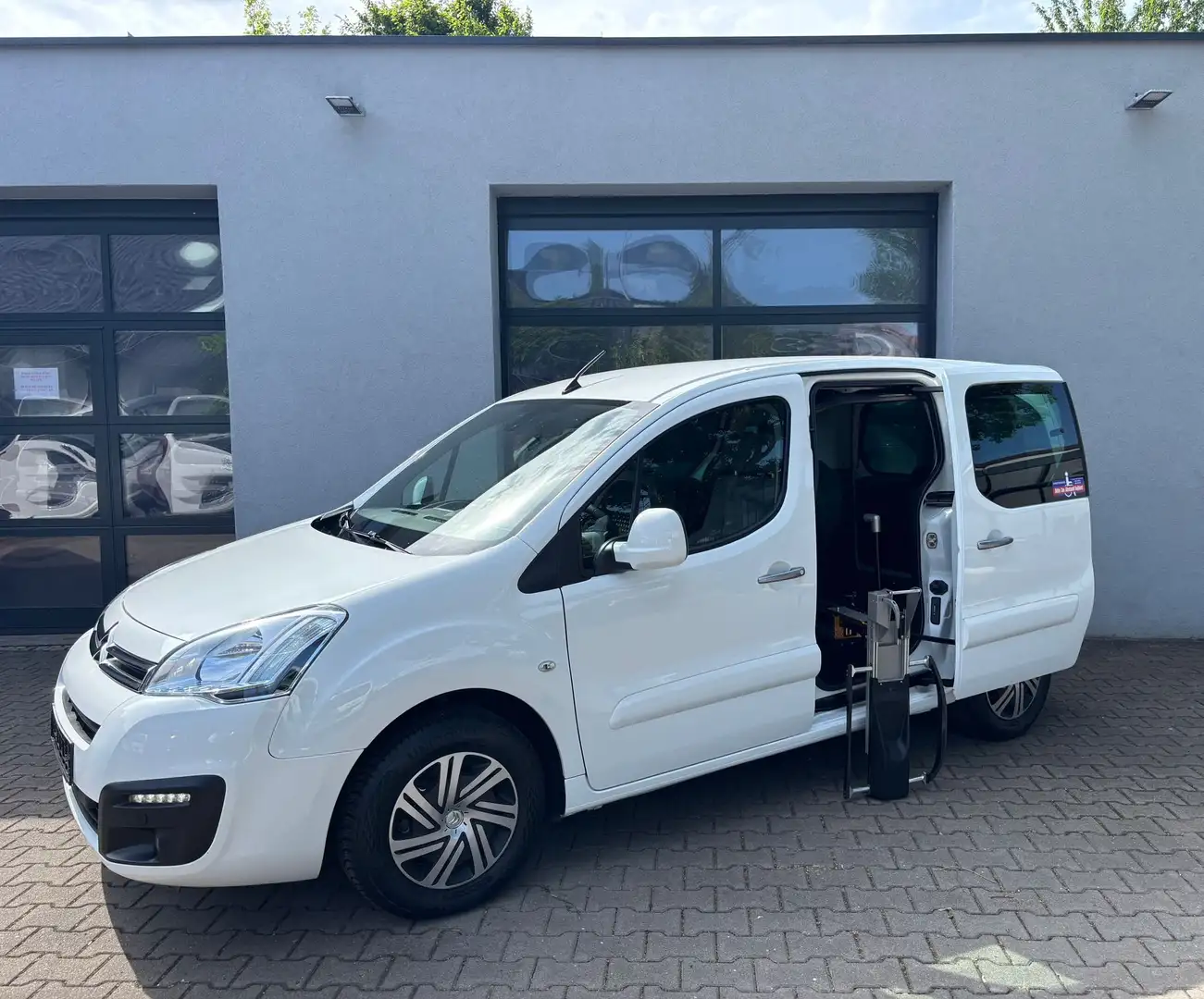 Citroen Berlingo Selbstfahrer Handgas/Bremse Rollstuhl Ladeboy Weiß - 1