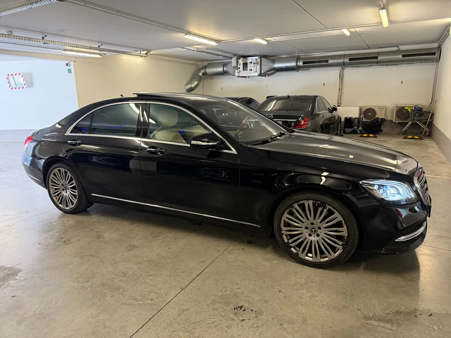 Mercedes-Benz S 560 S 560 L 4Matic 9G-TRONIC Black - 2