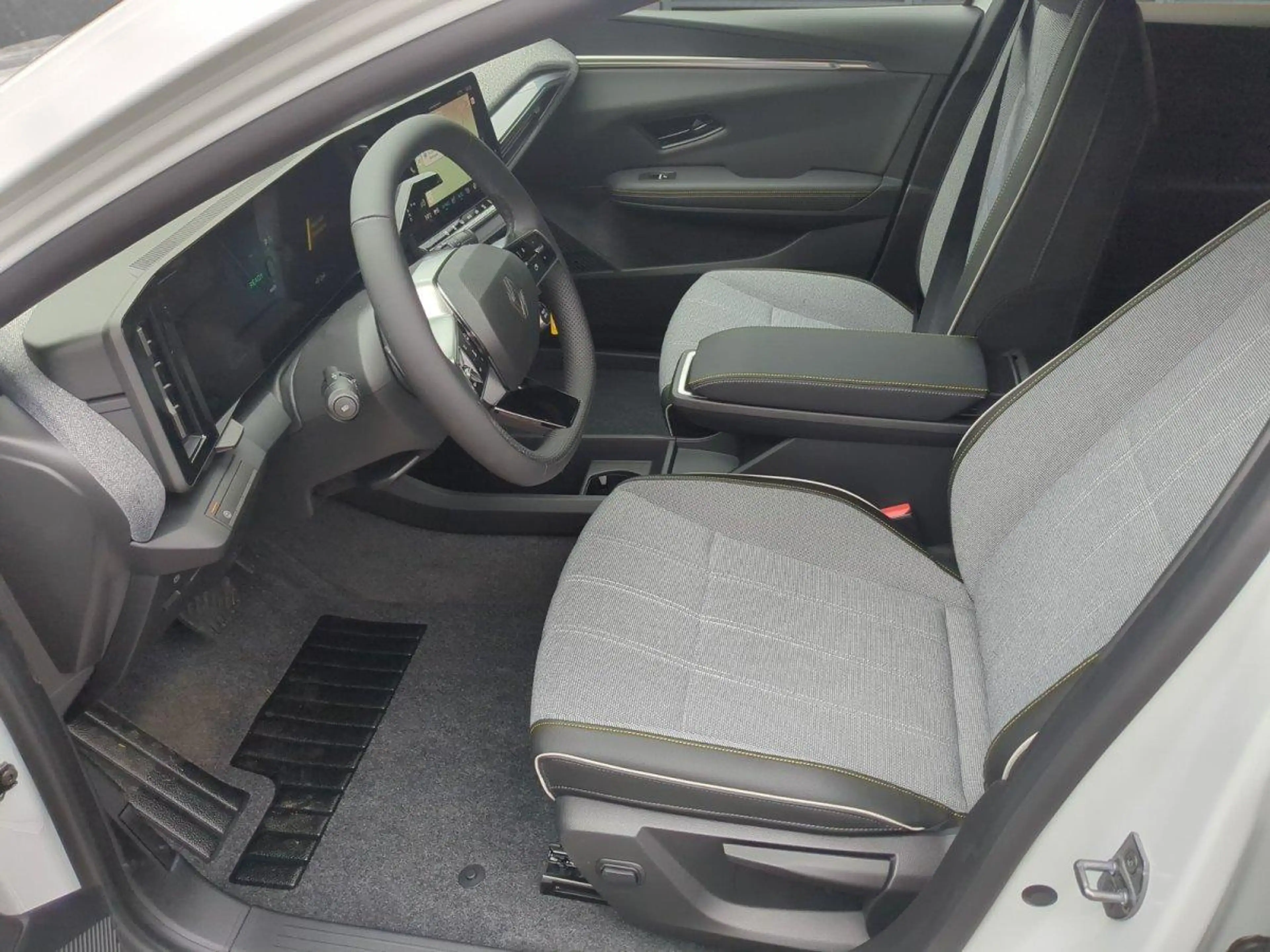 Renault Megane E-Tech Mégane Techno SHZ+RFK+V2L EV60 220 Comfort Rang... — photo 4