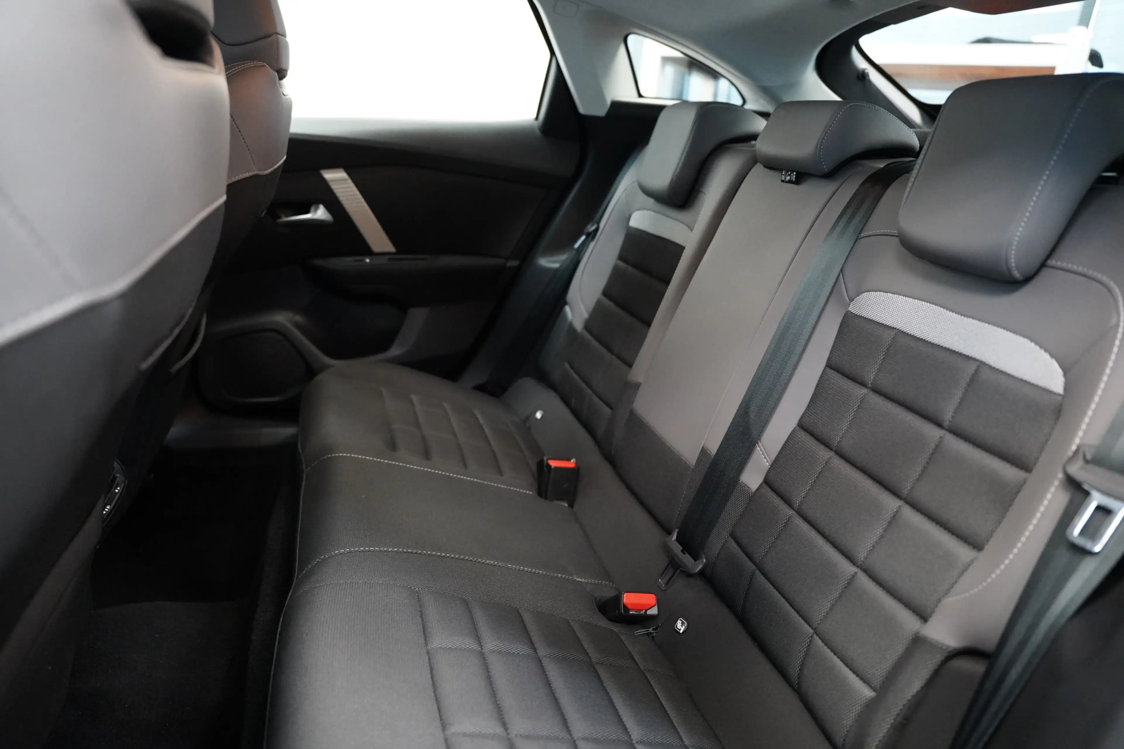 Citroen E-C4 Electric You 136pk Standard range 50 kWh 360 Camera PDC Car — photo 18