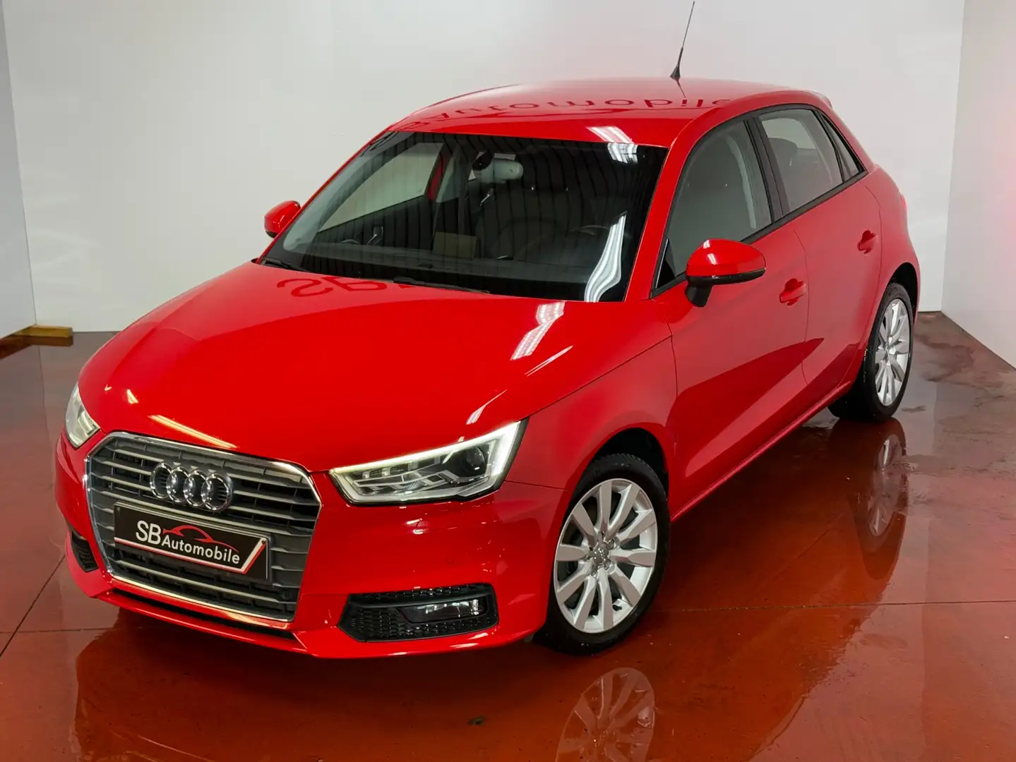 Audi A1 Sportback 1.4 TDi Design / MATRIX / GPS /GARANTIE/ Rouge - 2