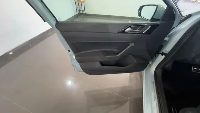 Volkswagen Polo view 10