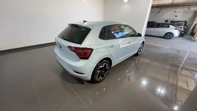 Volkswagen Polo view 4