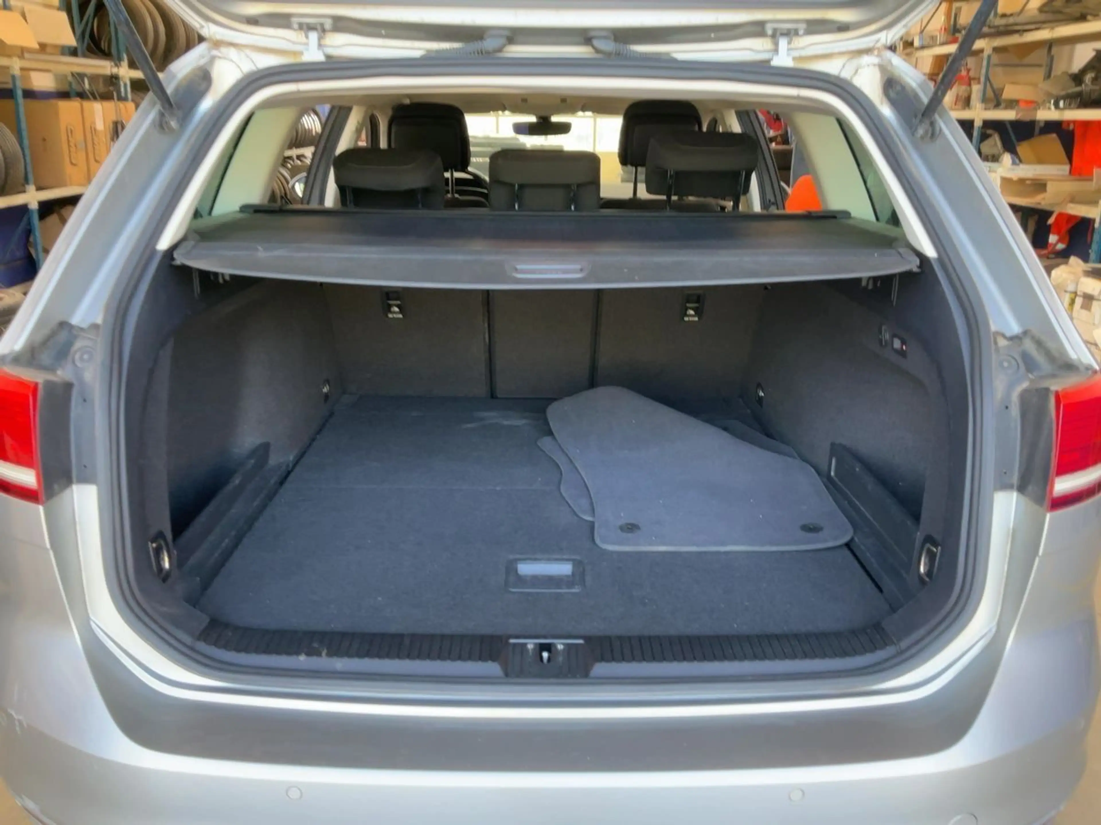 Volkswagen Passat Variant Comfortline BMT /NAVI/AHK/LED/DSG — photo 11