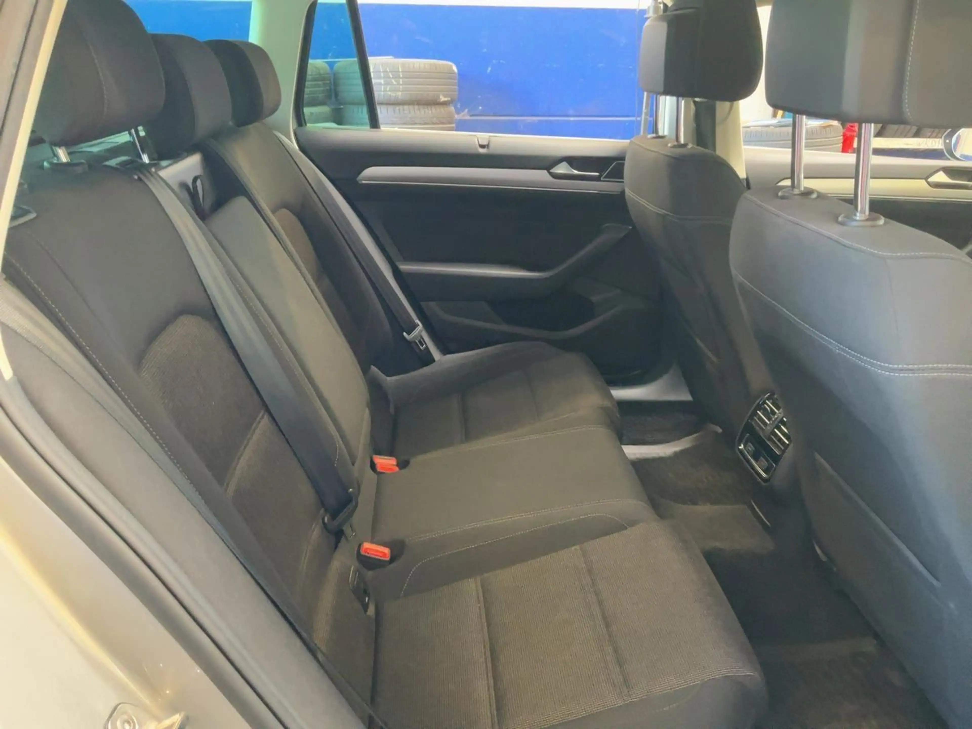 Volkswagen Passat Variant Comfortline BMT /NAVI/AHK/LED/DSG — photo 9