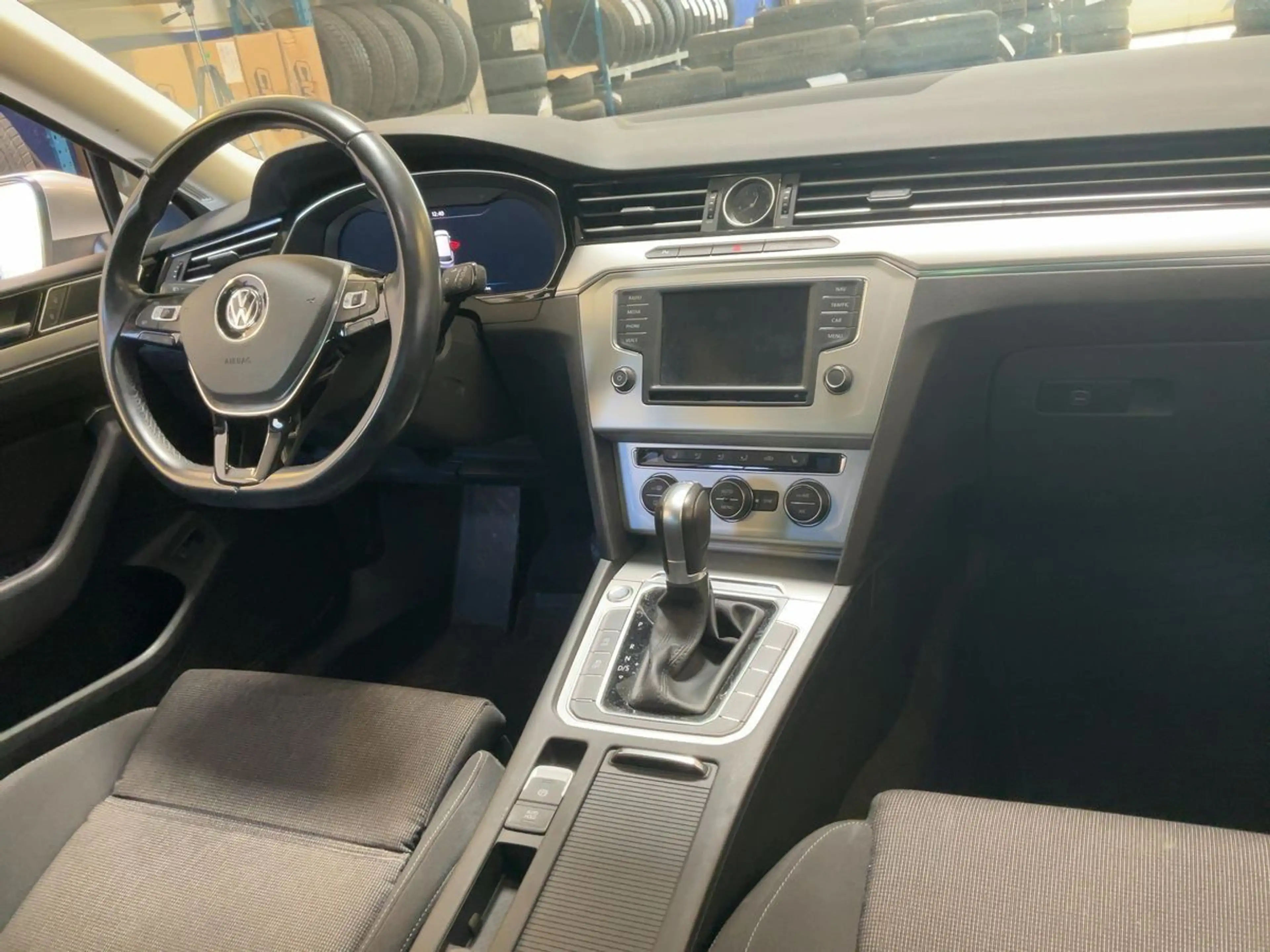 Volkswagen Passat Variant Comfortline BMT /NAVI/AHK/LED/DSG — photo 8