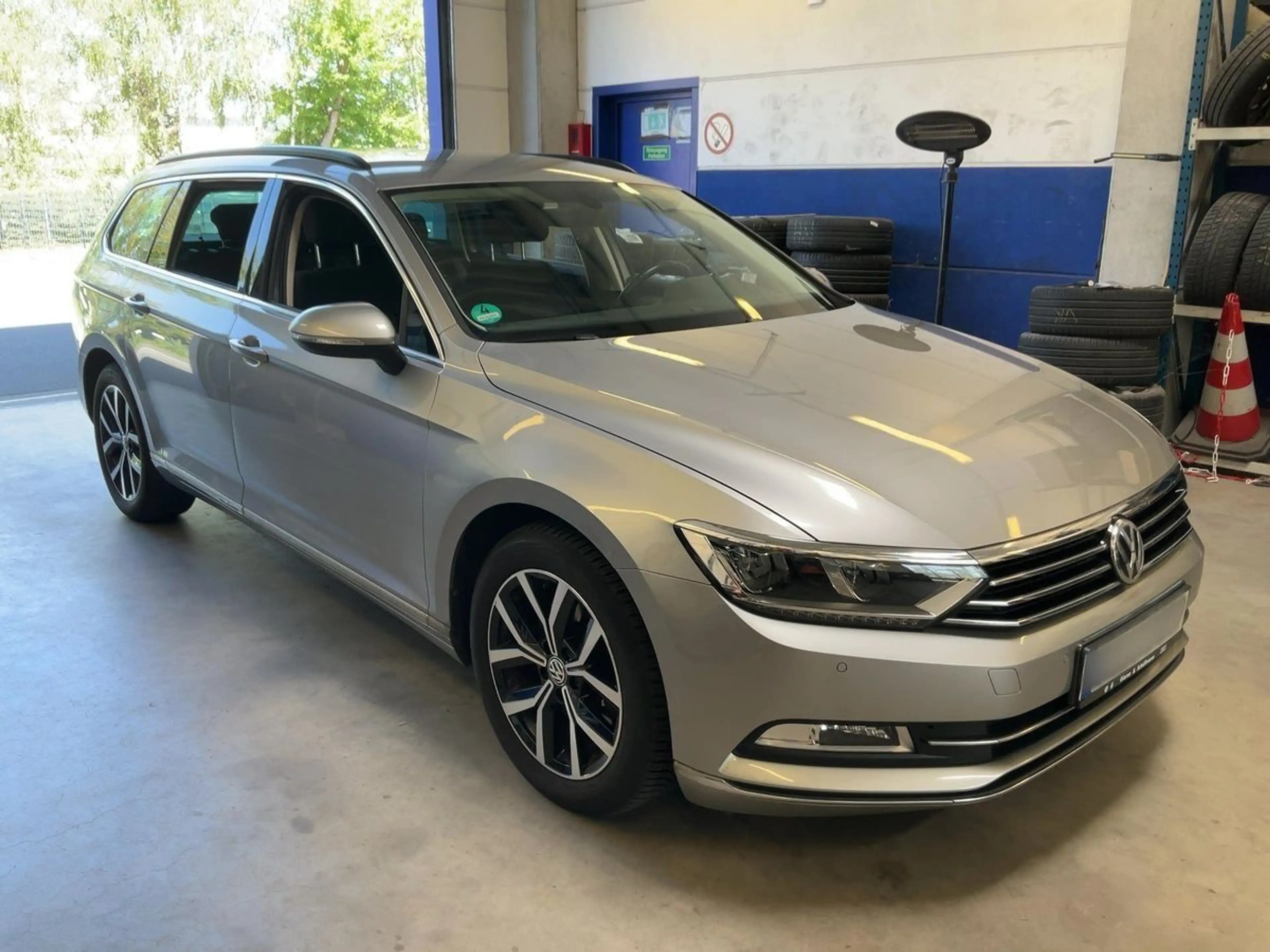 Volkswagen Passat Variant Comfortline BMT /NAVI/AHK/LED/DSG — photo 2