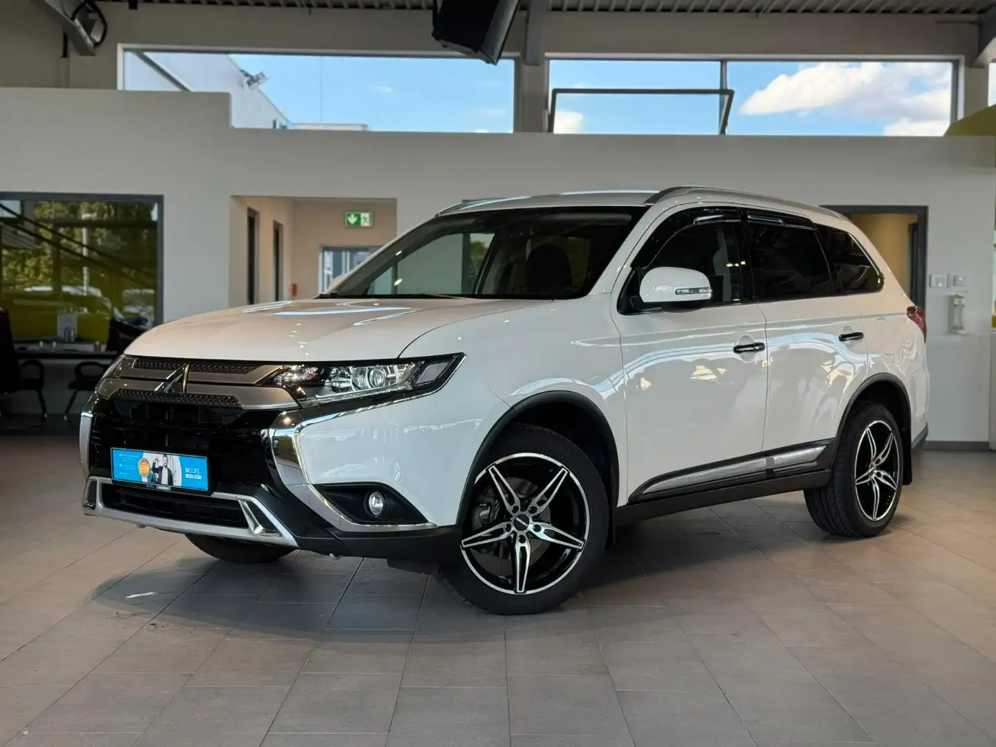 Mitsubishi Outlander Diamant Edition 2WD 1.Hand*Unfallfrei* Blanc - 1