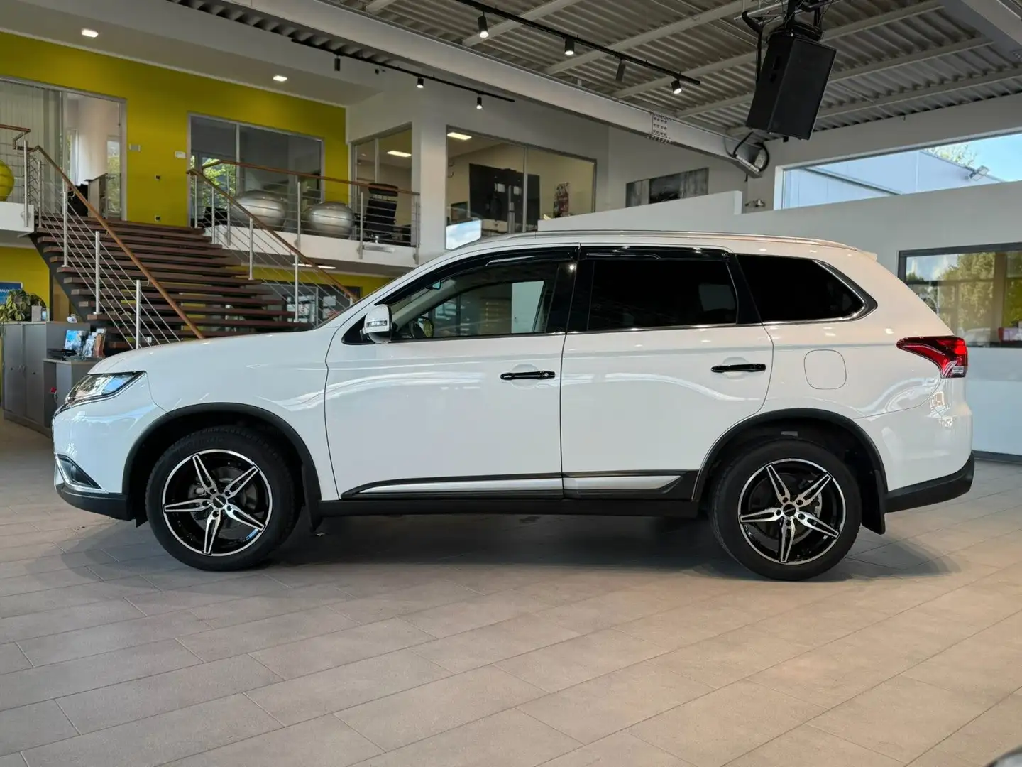 Mitsubishi Outlander Diamant Edition 2WD 1.Hand*Unfallfrei* Blanc - 2