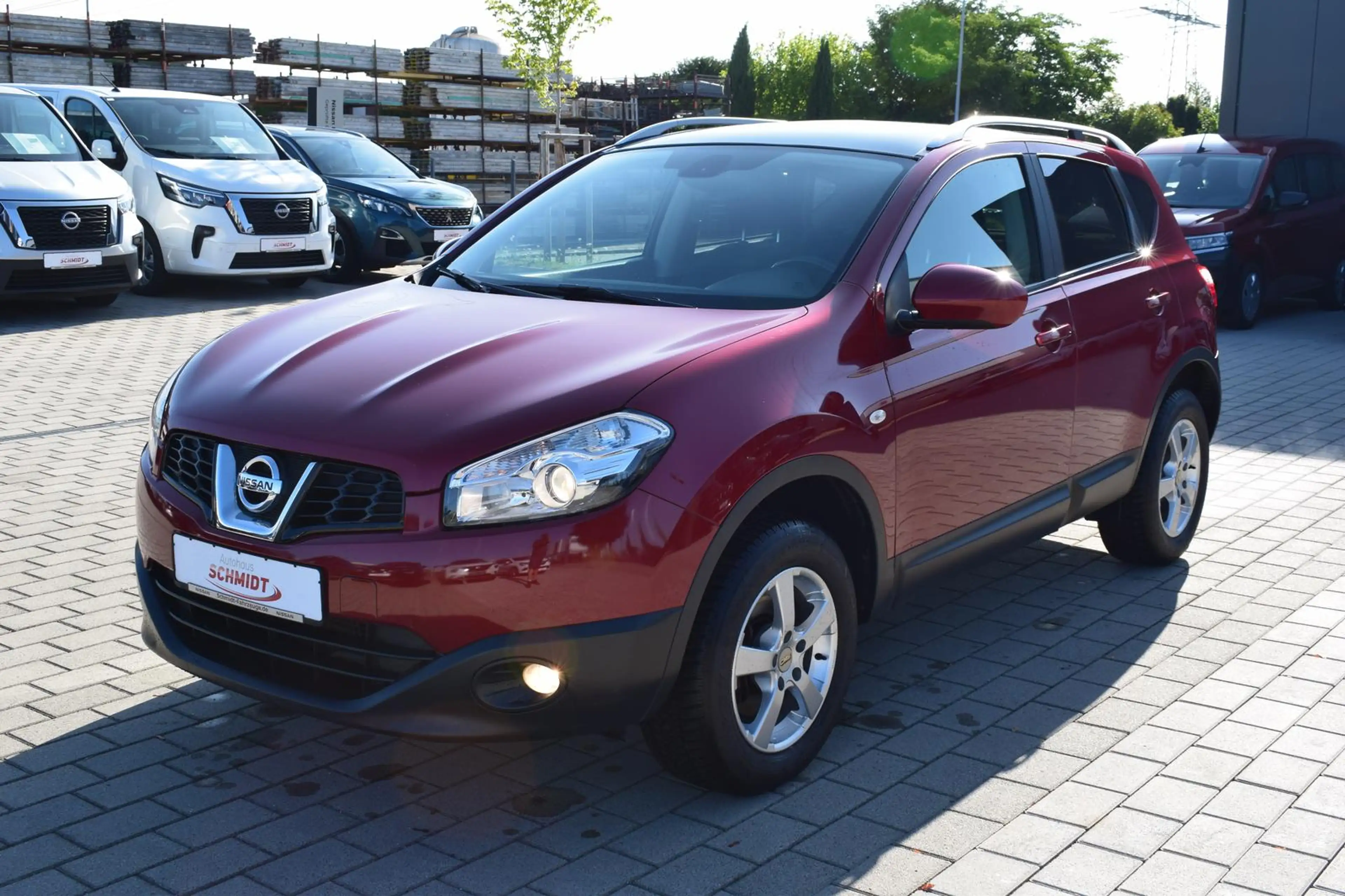 Nissan Qashqai 2.0 CVT iWay — photo 2