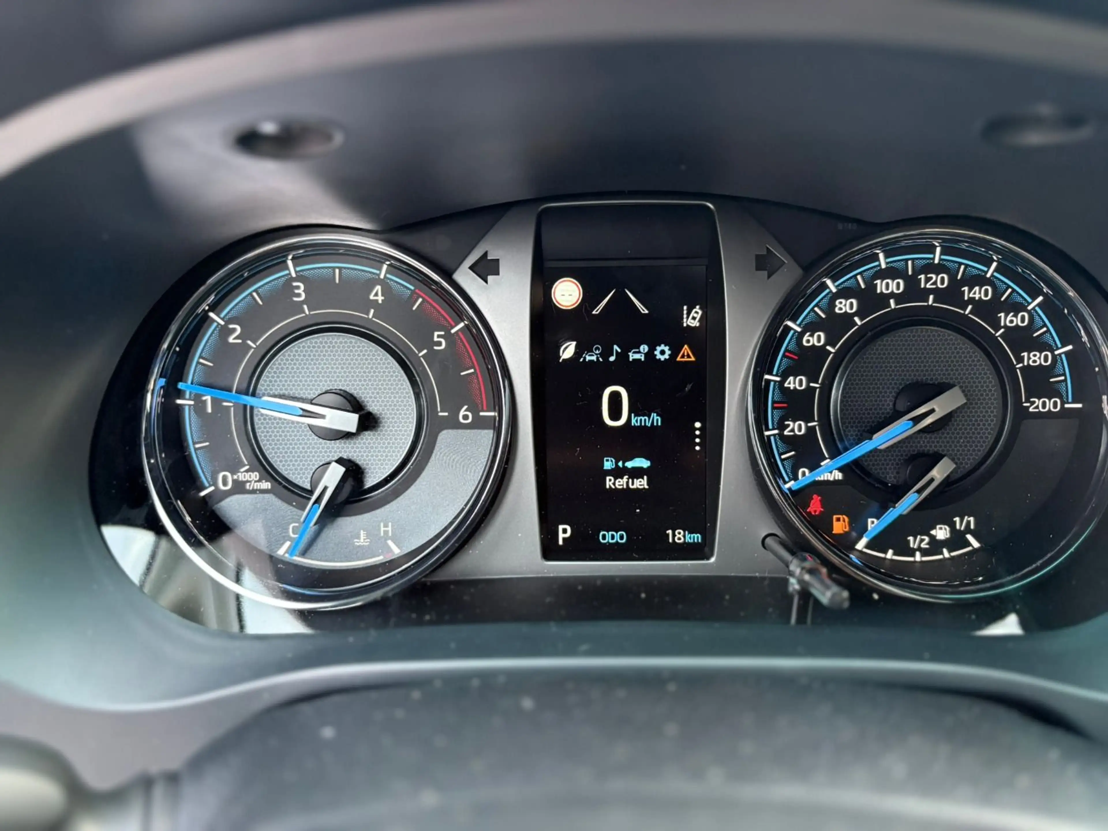 Toyota Hilux DK Invincible 4WD 2,8 D-4D MHEV Aut. — photo 15