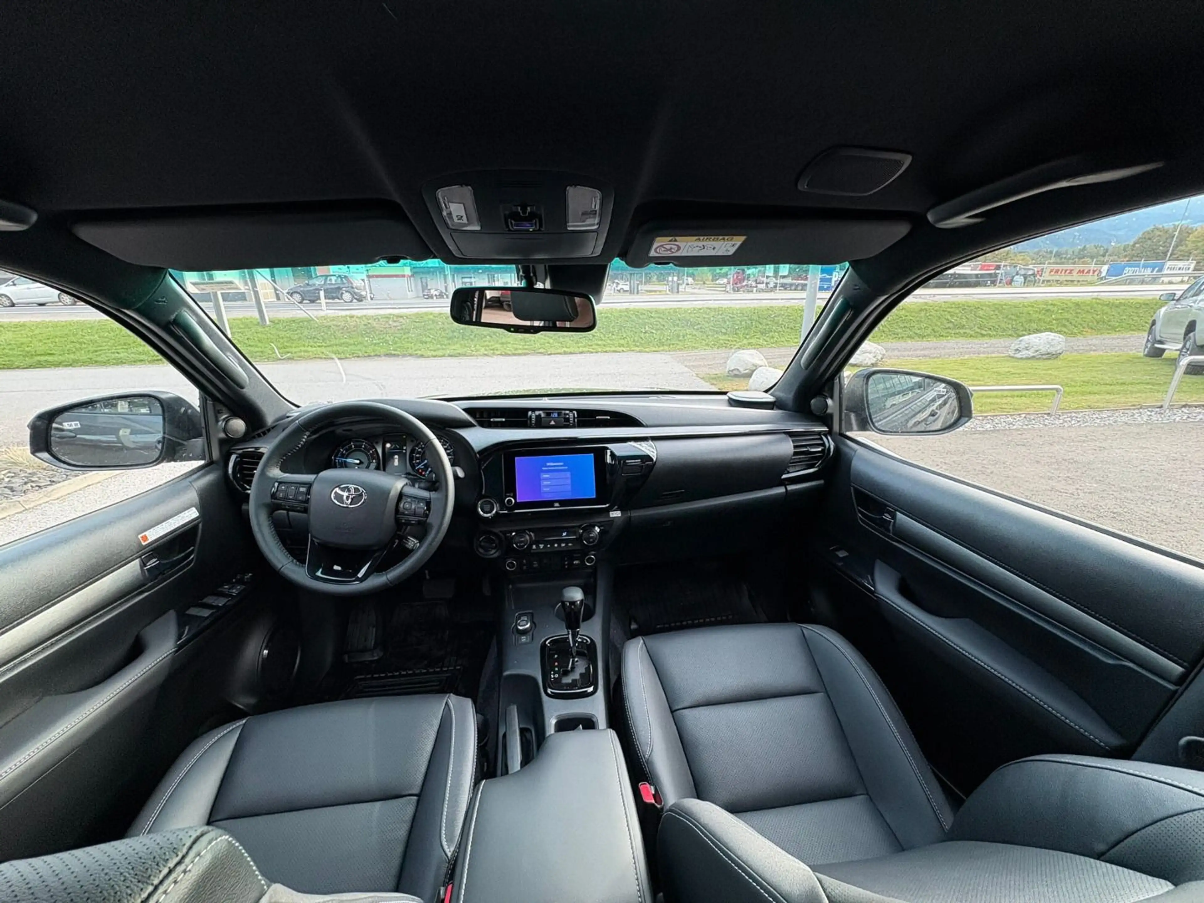 Toyota Hilux DK Invincible 4WD 2,8 D-4D MHEV Aut. — photo 10