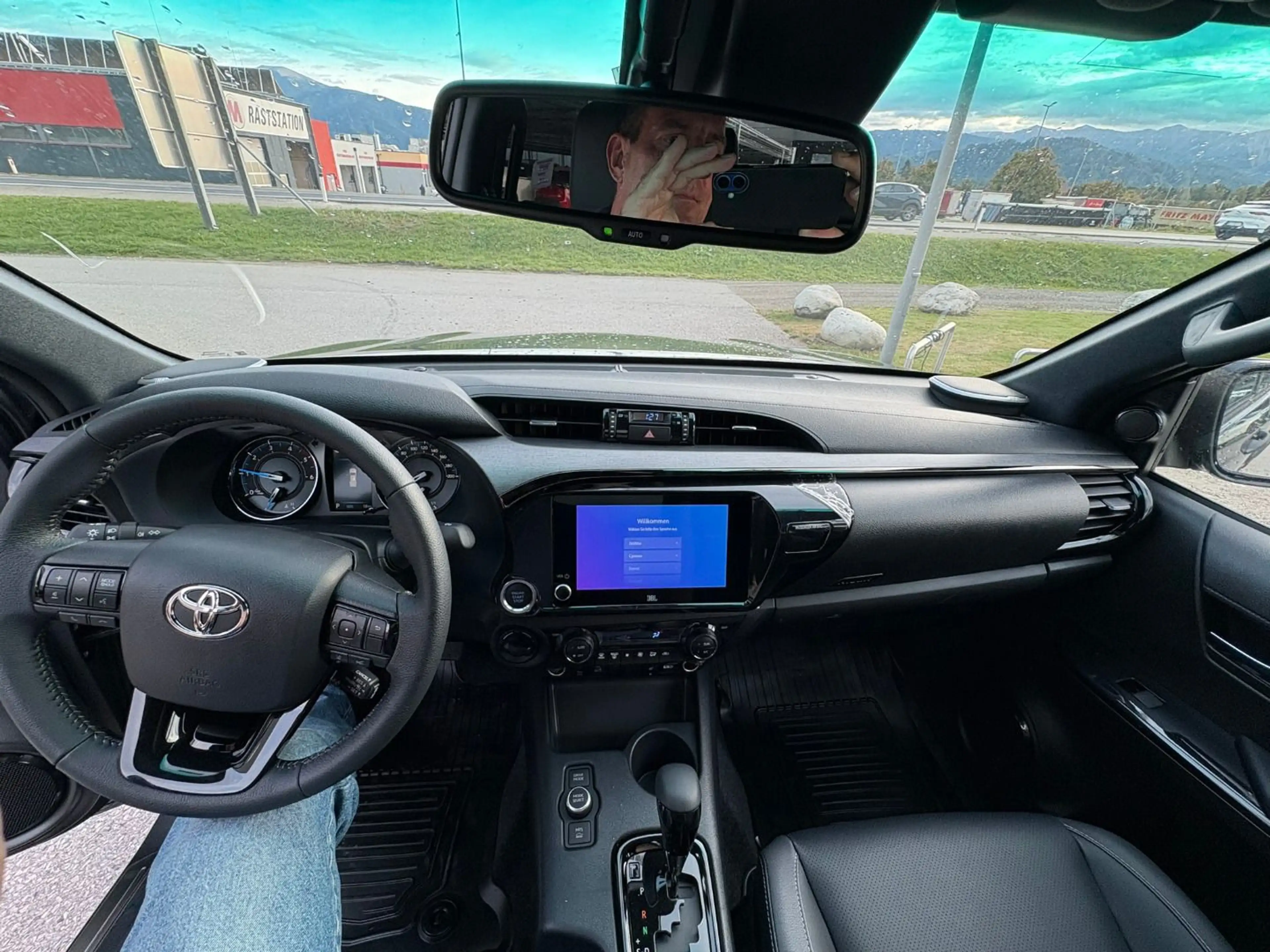 Toyota Hilux DK Invincible 4WD 2,8 D-4D MHEV Aut. — photo 13