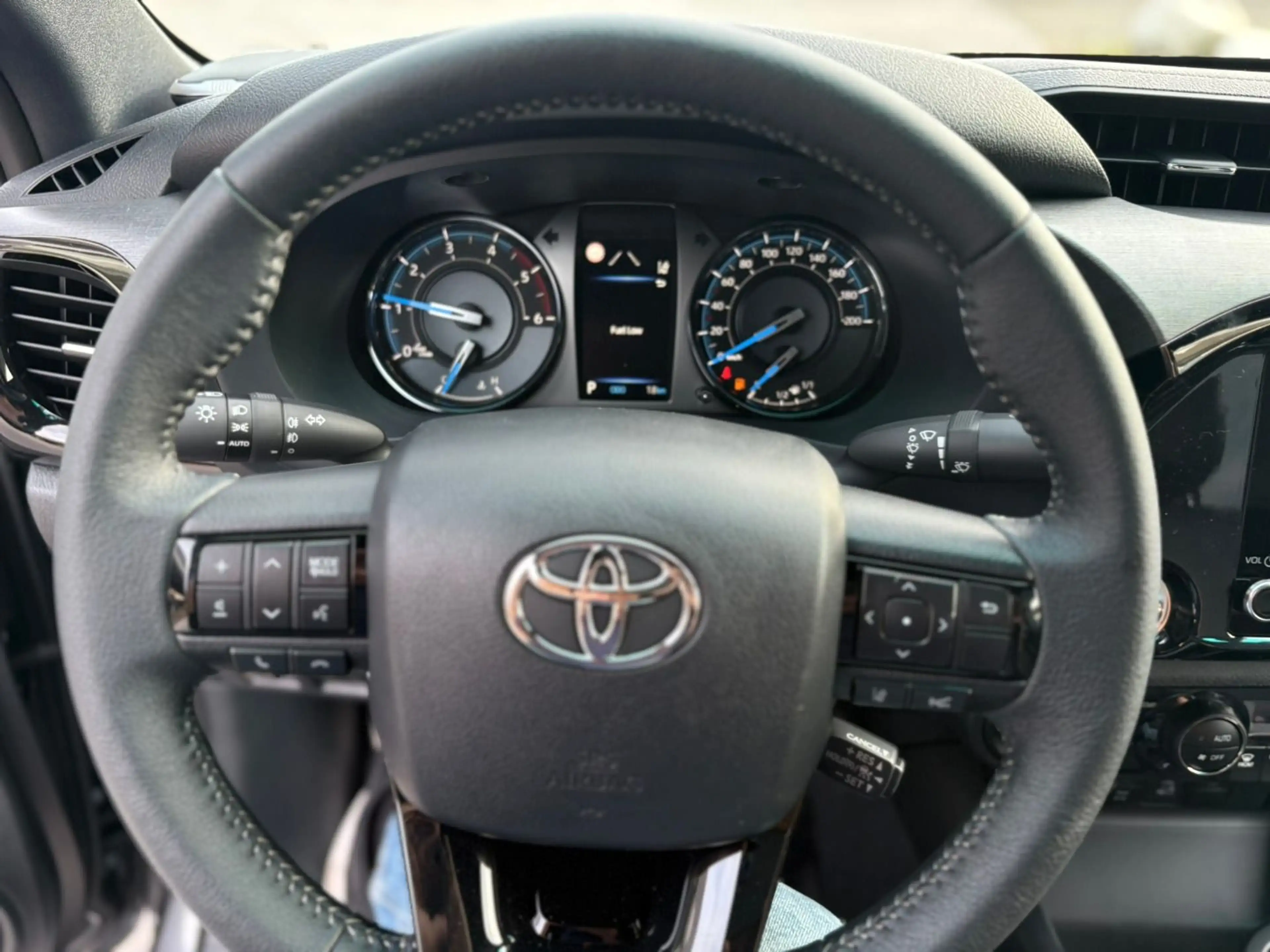 Toyota Hilux DK Invincible 4WD 2,8 D-4D MHEV Aut. — photo 14