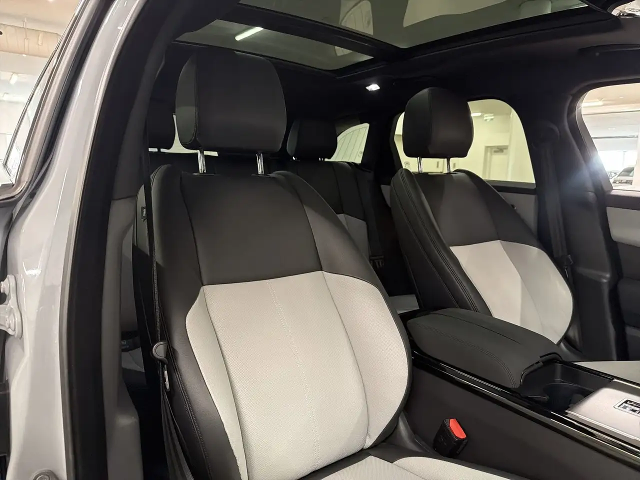 Land Rover Range Rover Velar снимка Land Rover Range Rover Velar