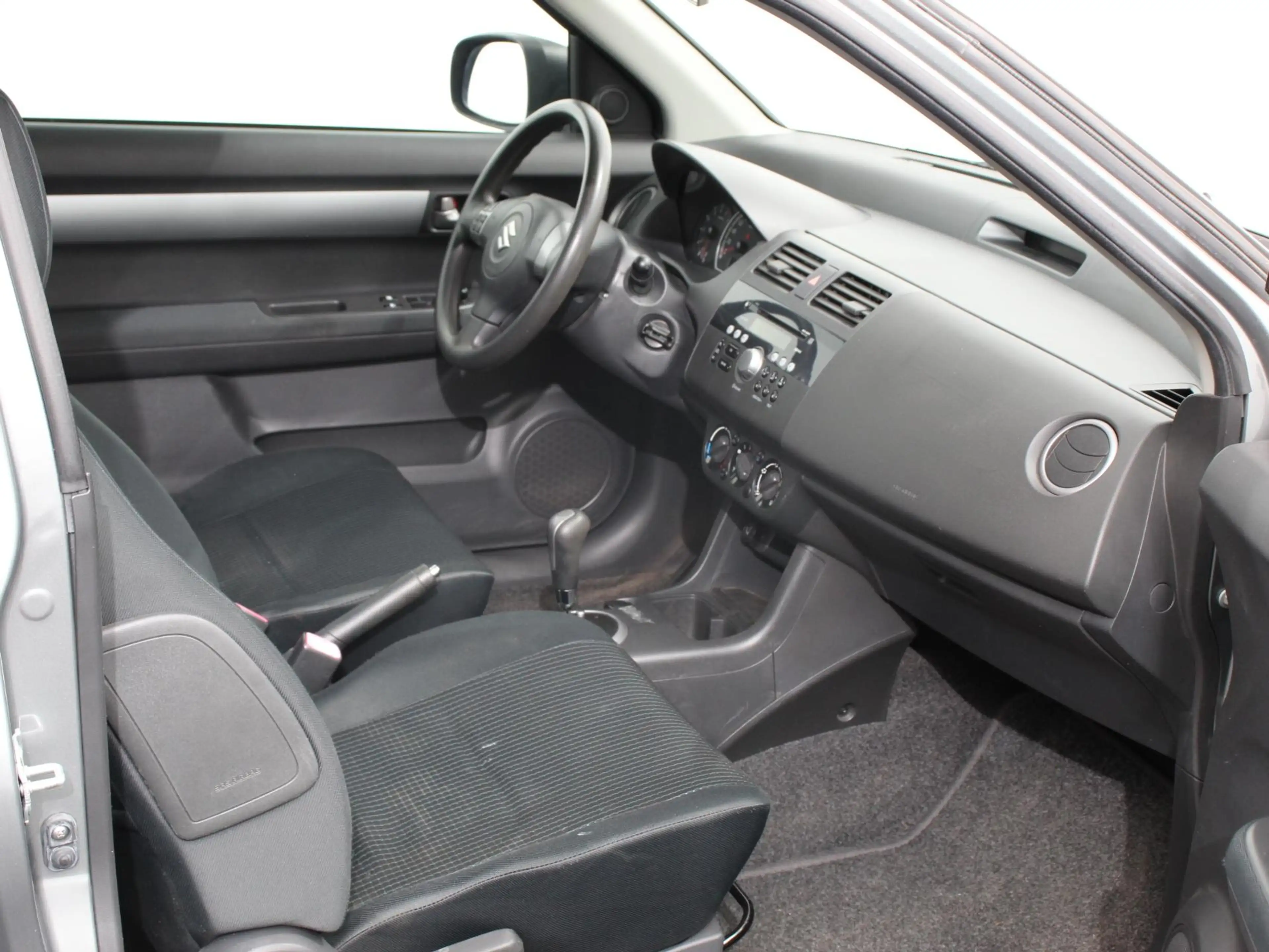 Suzuki Swift 1.3 Exclusive Automaat Airco Trekhaak LM velgen EE — photo 13