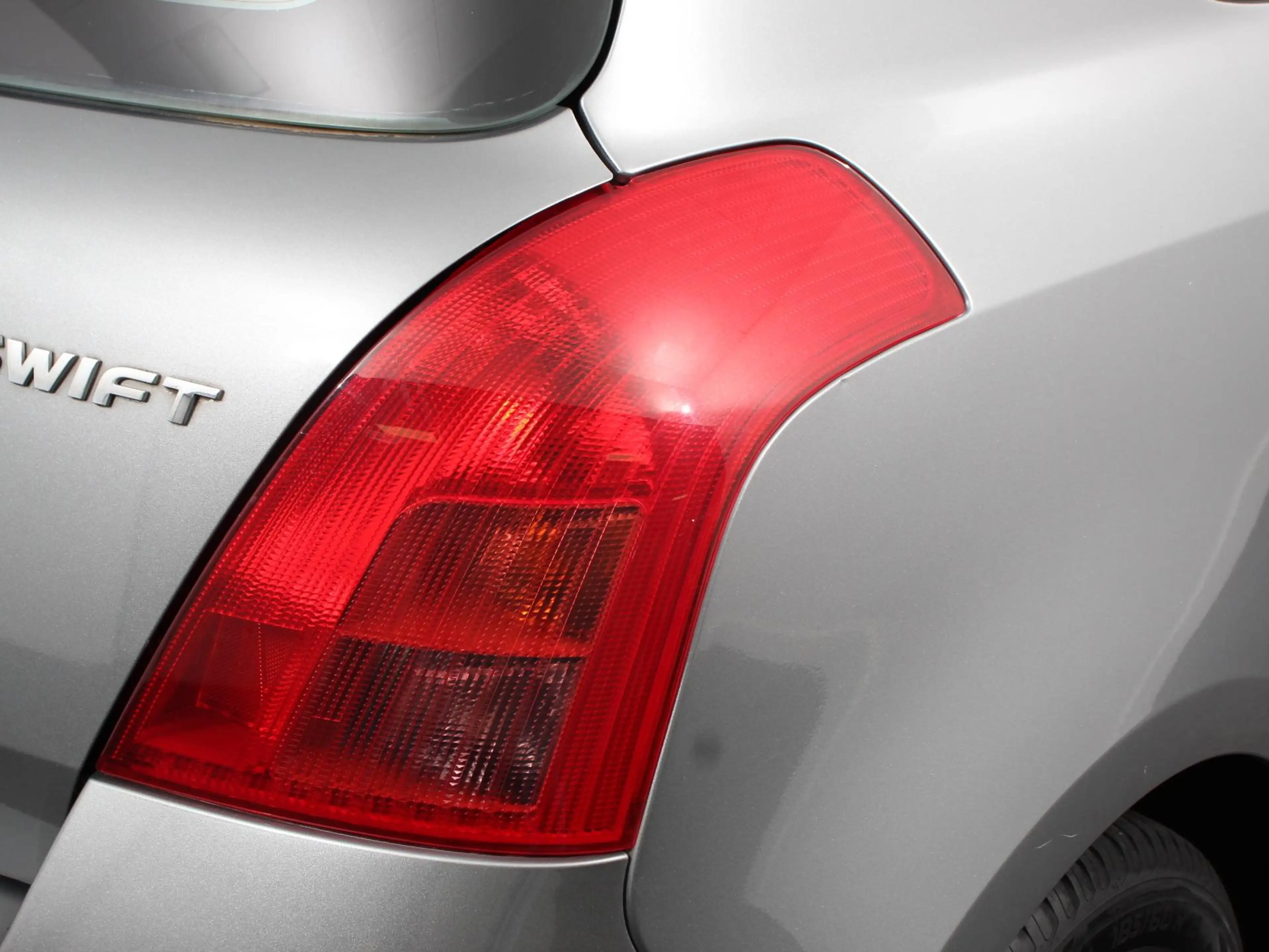 Suzuki Swift 1.3 Exclusive Automaat Airco Trekhaak LM velgen EE — photo 10