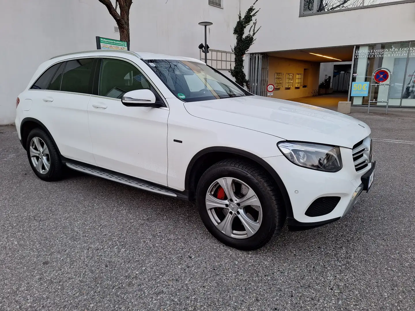 Mercedes-Benz GLC 350 e.PEV 4.MATIK ELEKTRO HYBRID BENZIN Weiß - 1