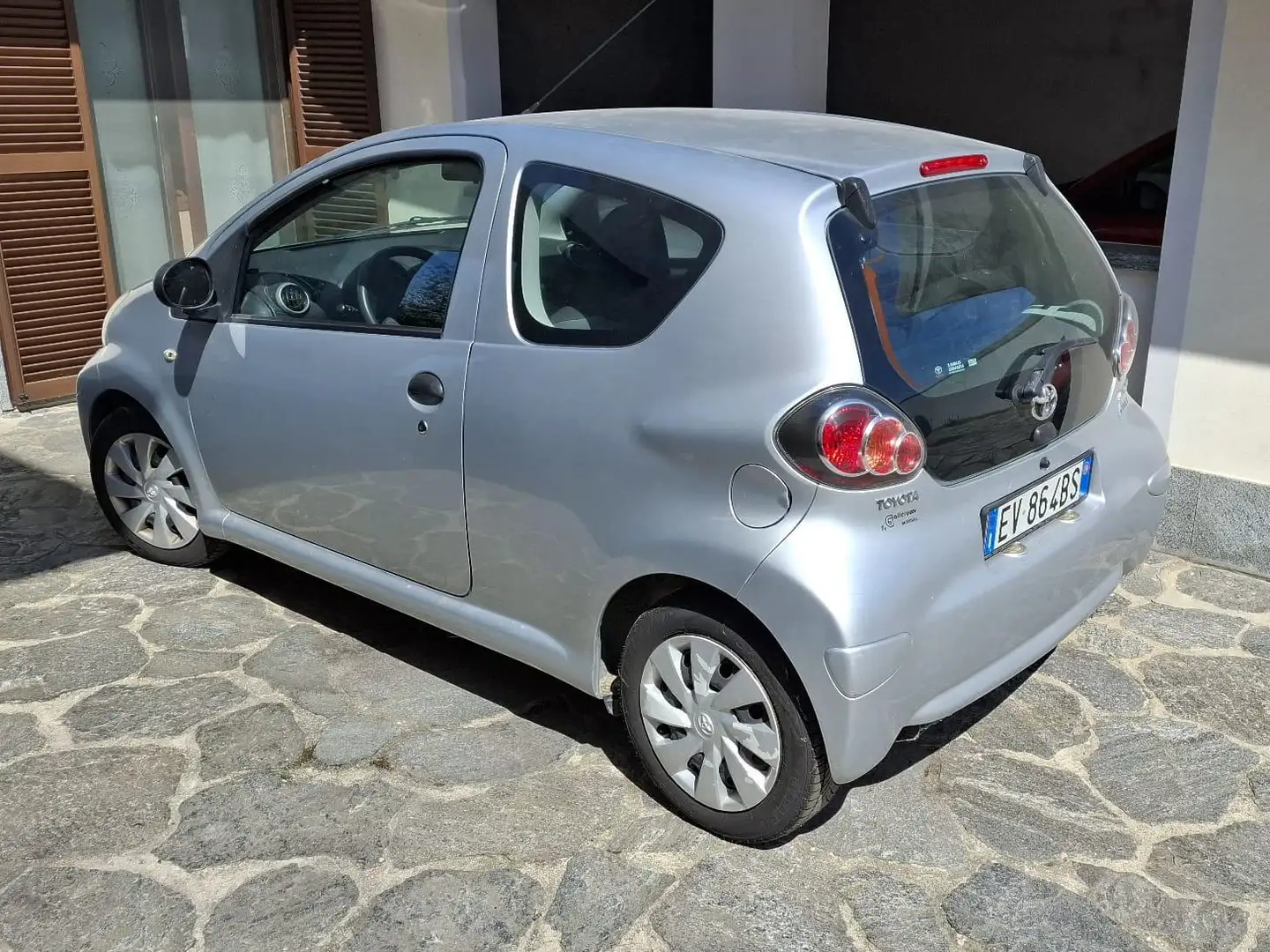 Toyota Aygo Aygo I 2014 3p 1.0 Lounge connect Stříbrná - 1