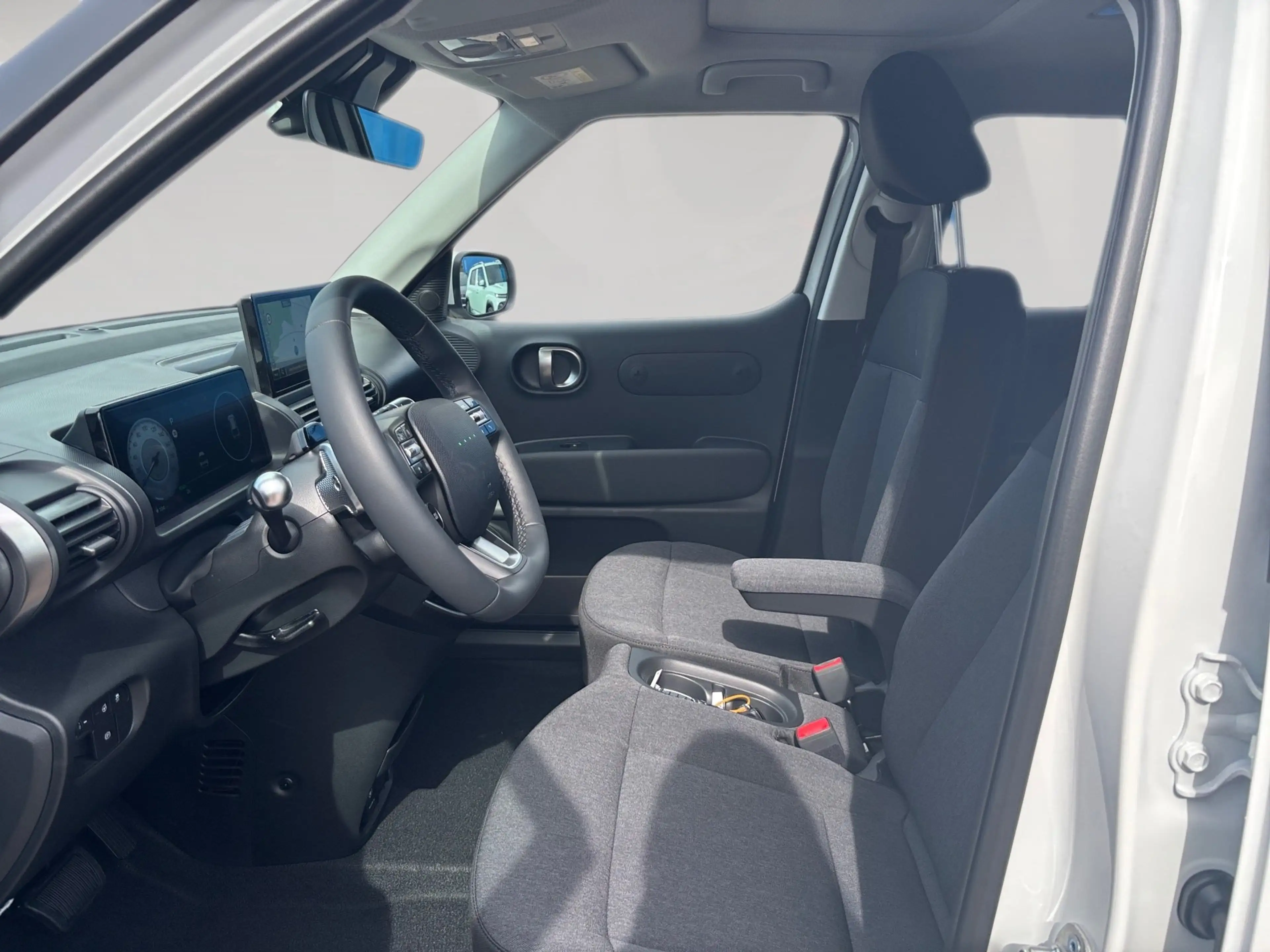 Hyundai Inster 49kWh Prime V2L-Paket & Glas-Schiebedach — photo 7