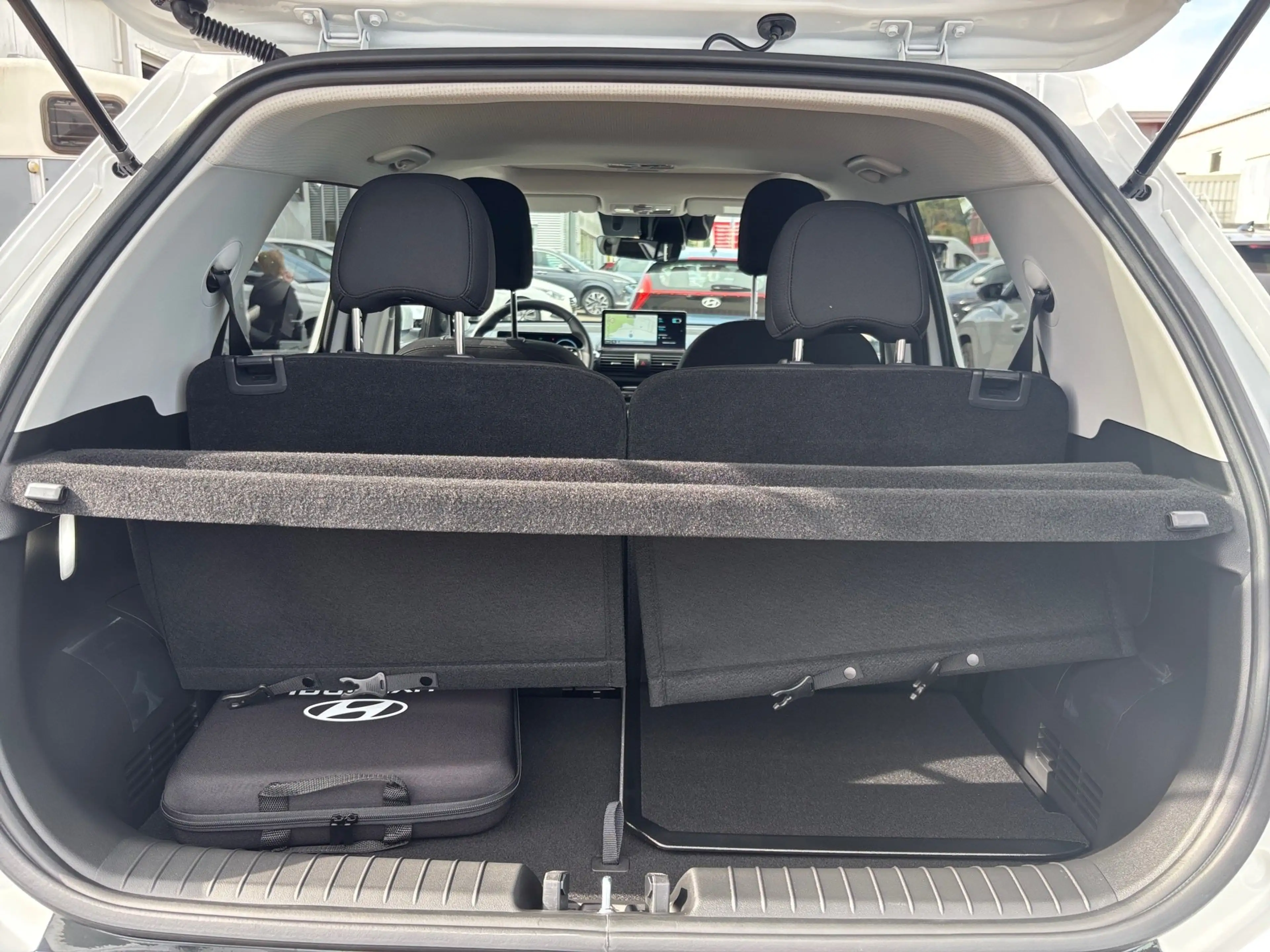 Hyundai Inster 49kWh Prime V2L-Paket & Glas-Schiebedach — photo 12