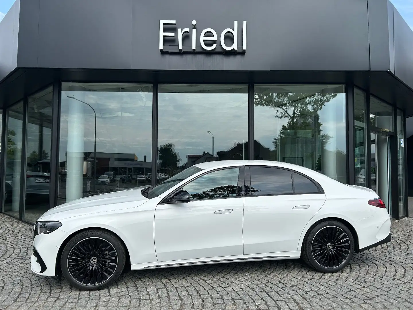 Mercedes-Benz E 220 d , AMG, NIGHT, KEYLESS, 20"Zoll Wit - 1