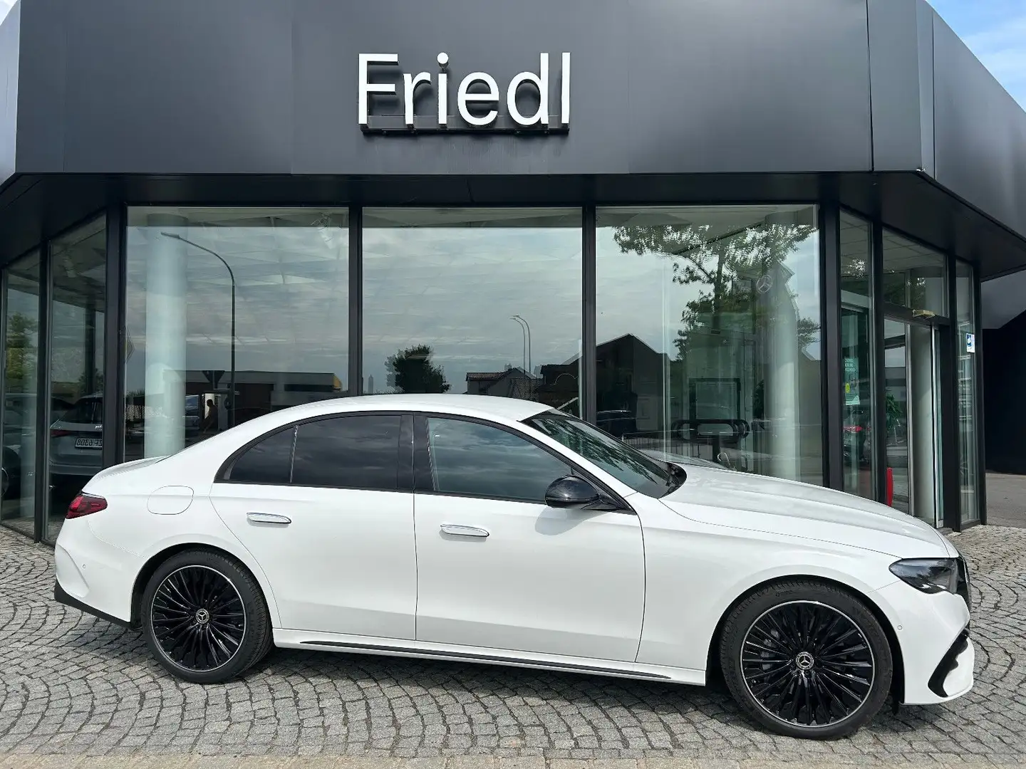 Mercedes-Benz E 220 d , AMG, NIGHT, KEYLESS, 20"Zoll Wit - 2