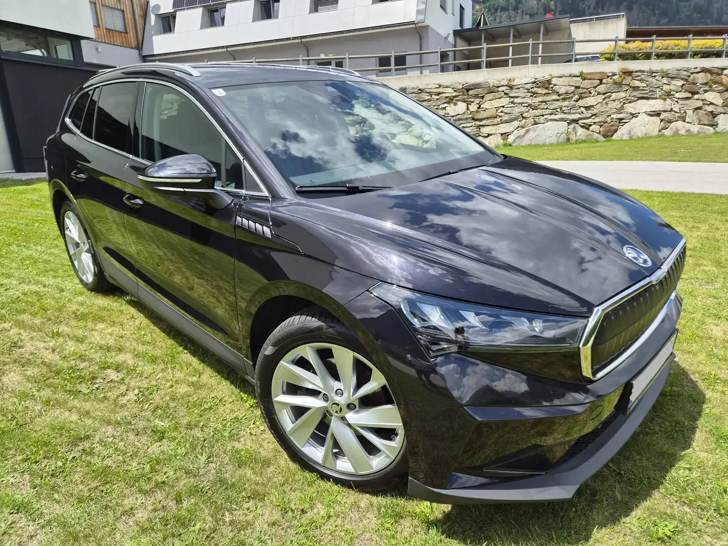 Skoda Enyaq Enyaq iV 60 62kWh Schwarz - 1