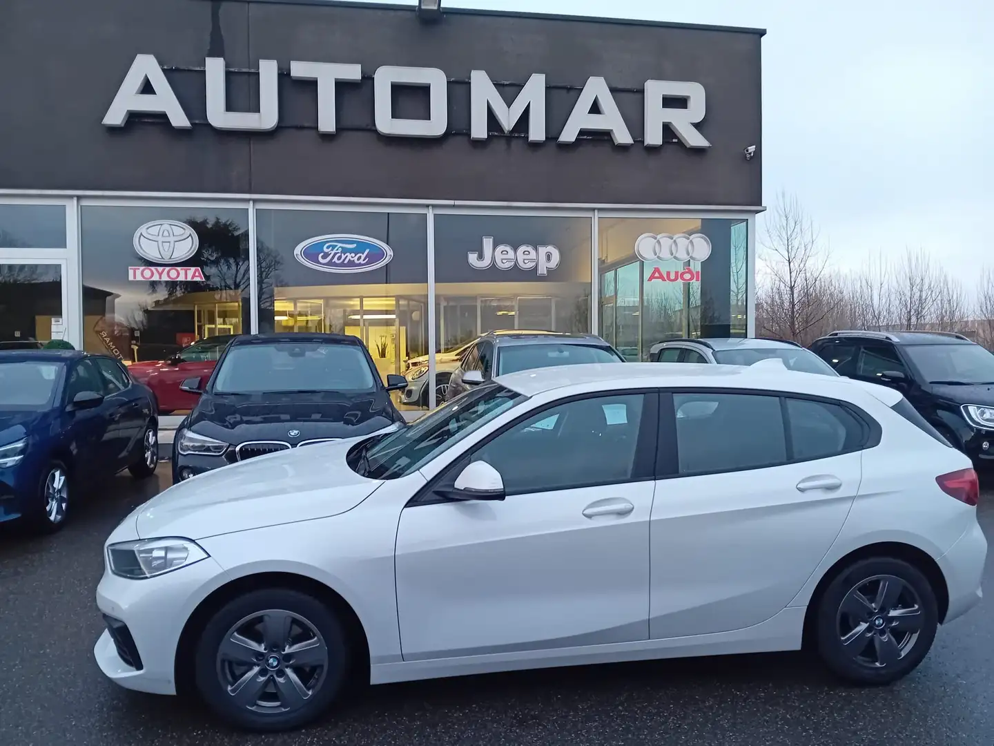 BMW 118 d Business automatica ottime condizioni Bianco - 1