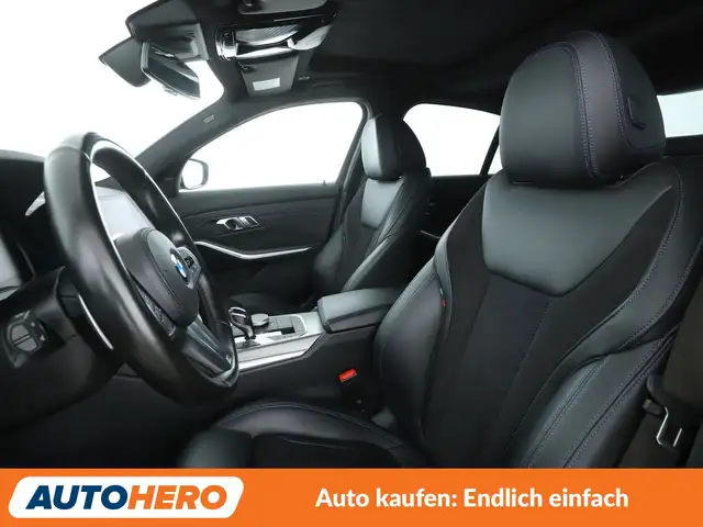 BMW 3 Series view 10