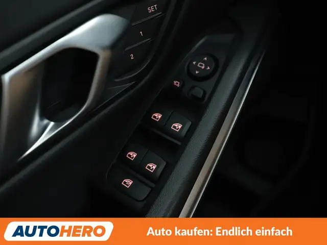 BMW 3 Series view 24