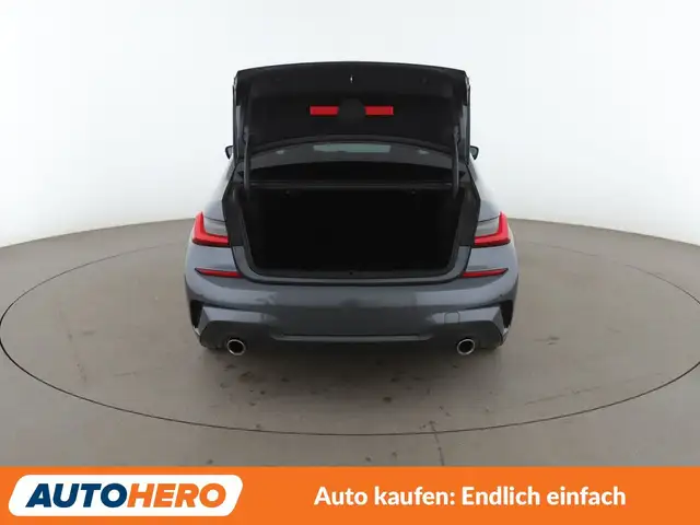 BMW 3 Series view 16