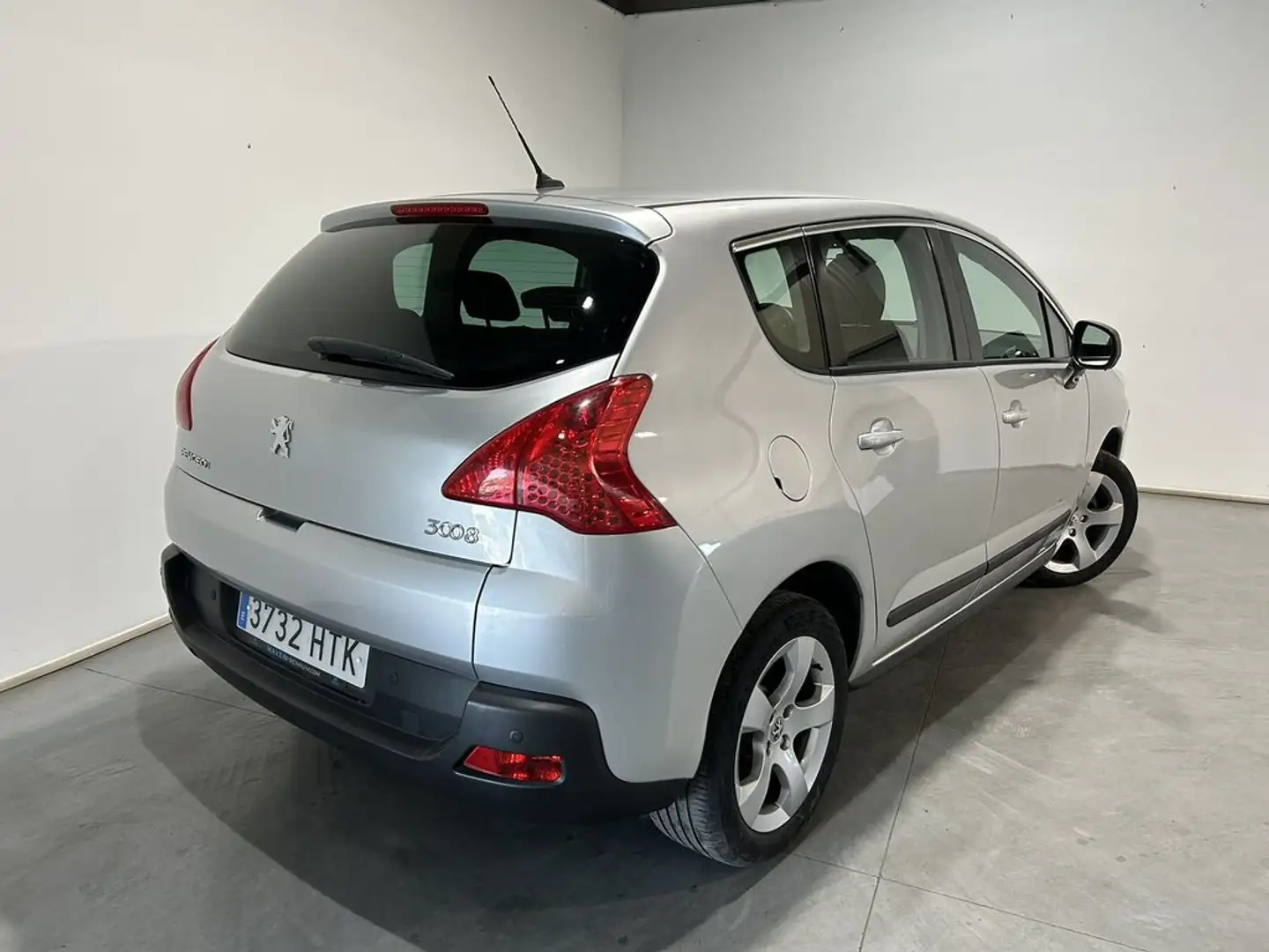 Peugeot 3008 1.6HDI Access 115 Plateado - 2