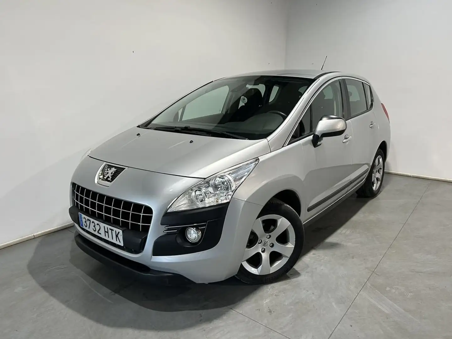 Peugeot 3008 1.6HDI Access 115 Plateado - 1