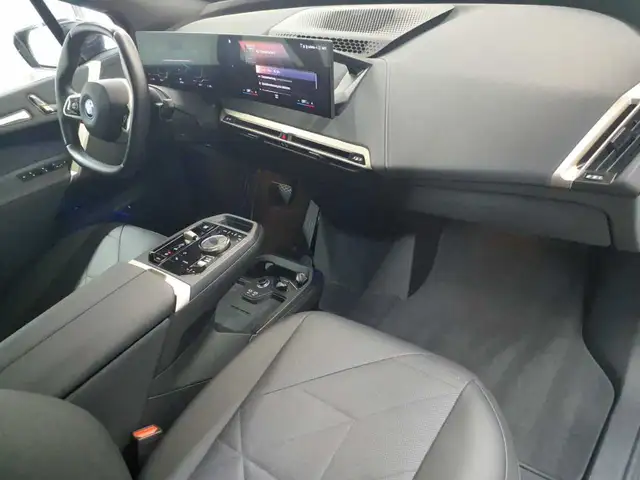 BMW Ix view 9