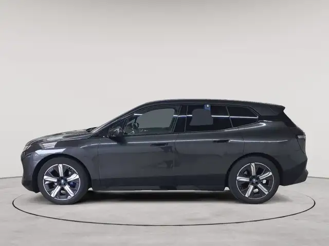 BMW Ix view 6